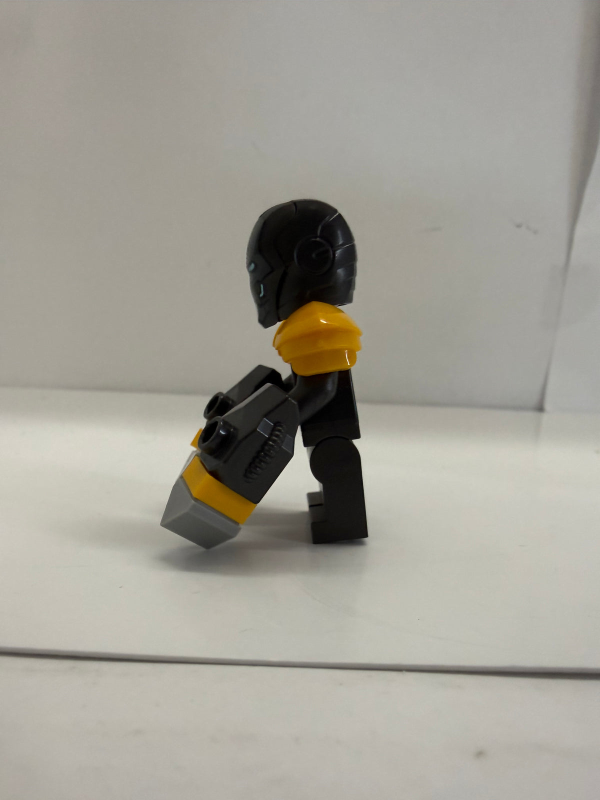 Lego Iron Man Mark 25 Striker Minifigure sh0823 76216 Iron Man 3 Marvel