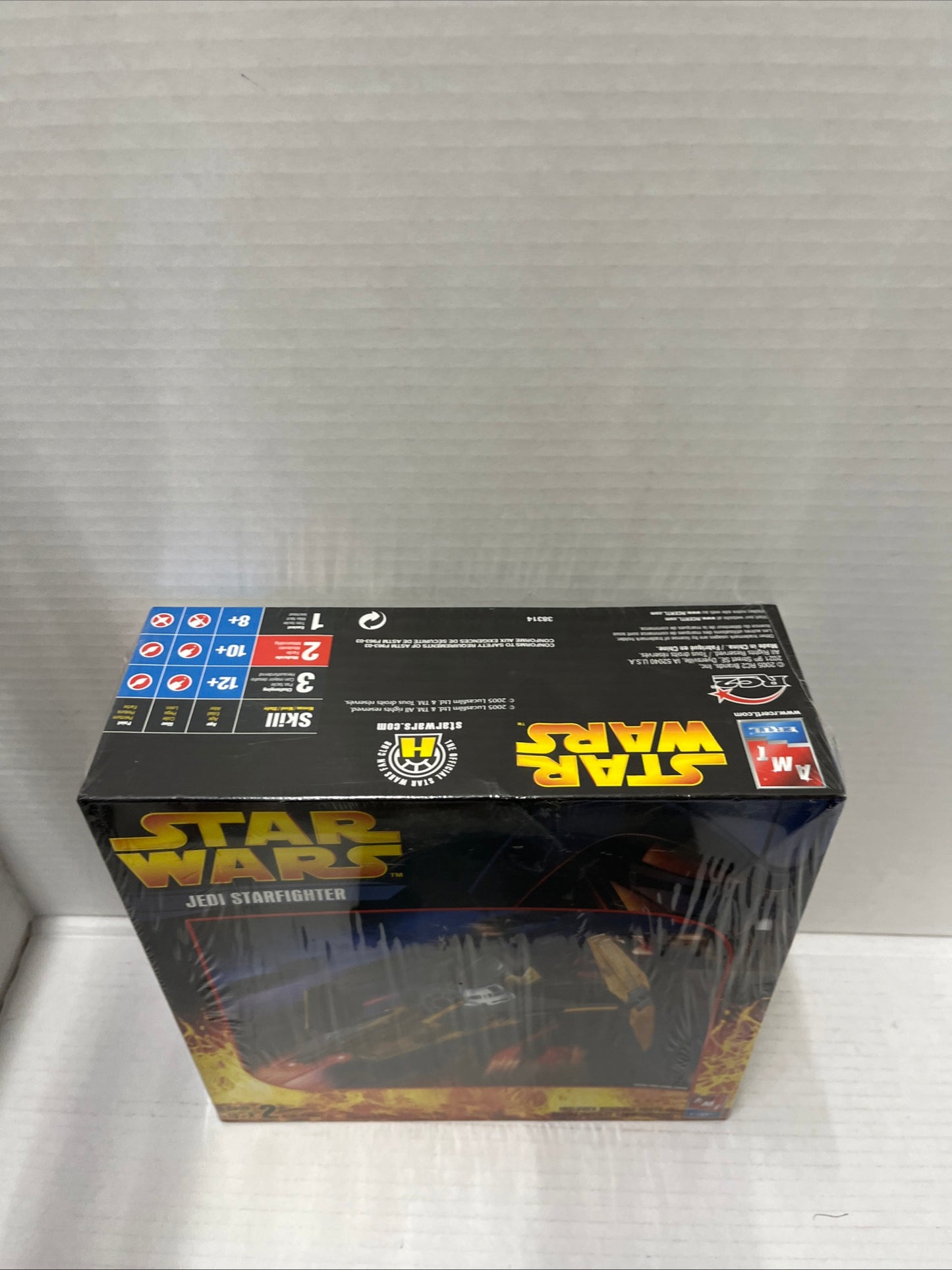 Star Wars Jedi Starfighter Plastic model Kit 38314, 2005
