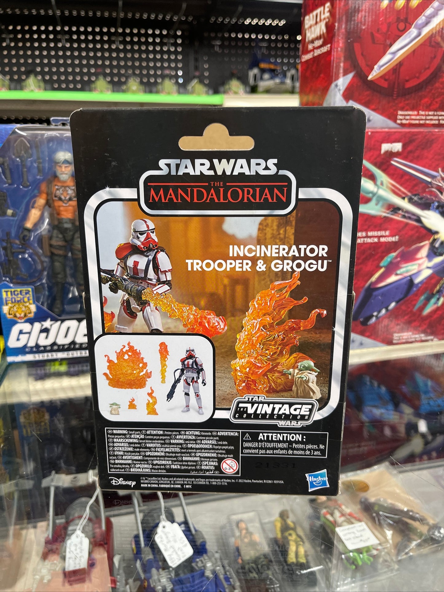 Star Wars Vintage Collection Deluxe Incinerator Trooper and Grogu 3.75" Figures