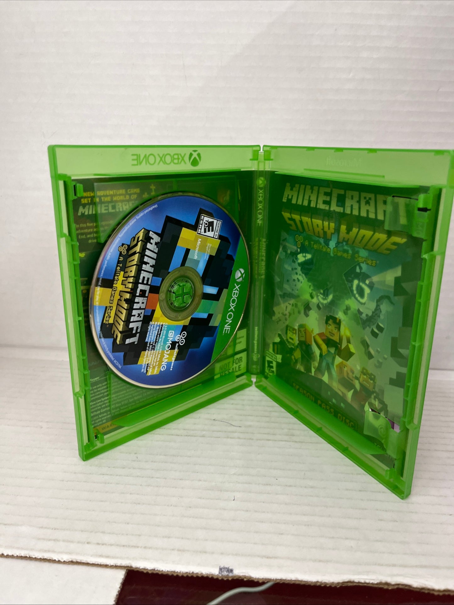 Minecraft: Story Mode -- Season Pass Disc (Microsoft Xbox One, 2015) CIB
