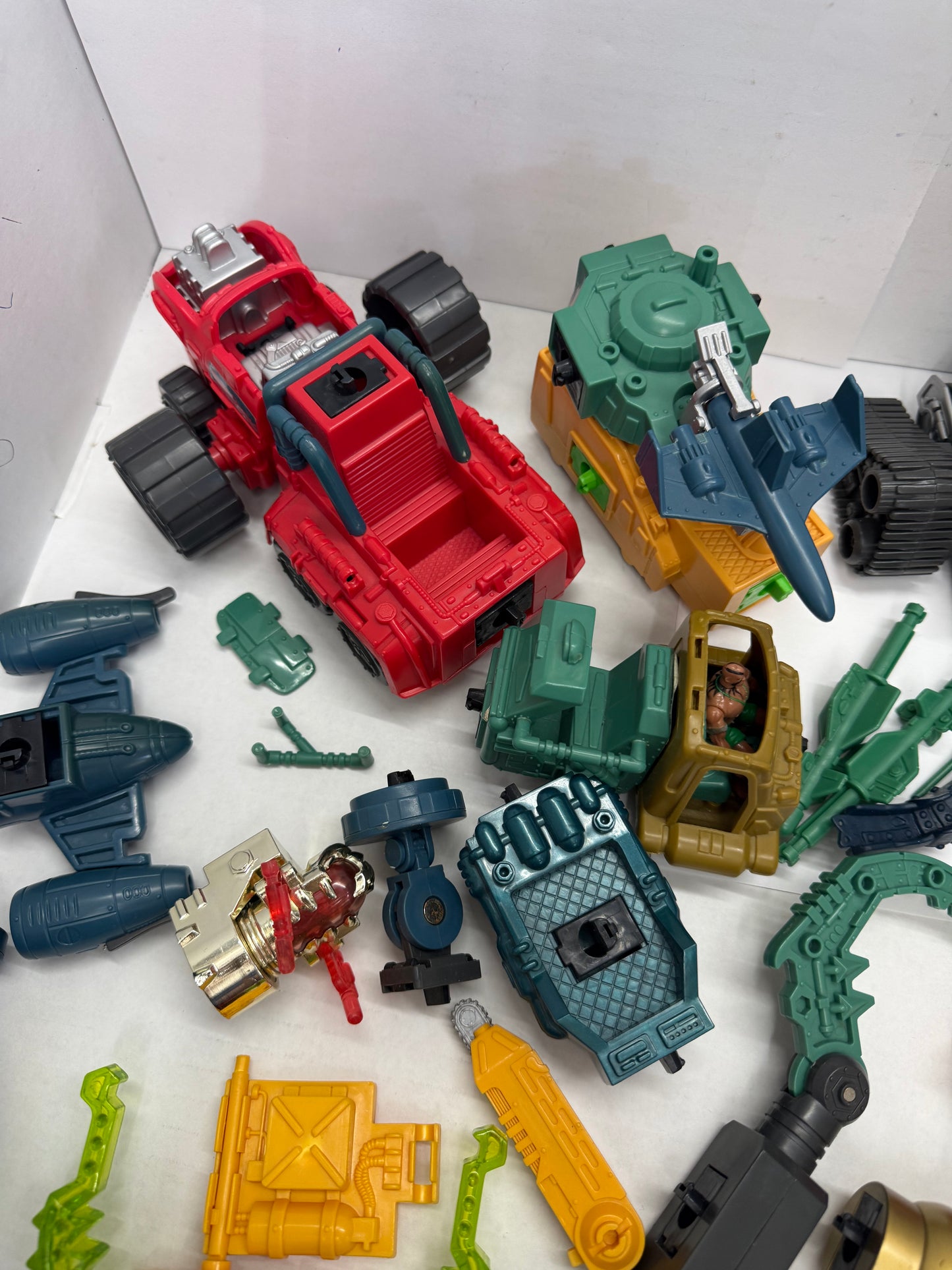 Battle Builders Lot Of Vehicles And Parts, 1 Action Figure 1996 Toybiz