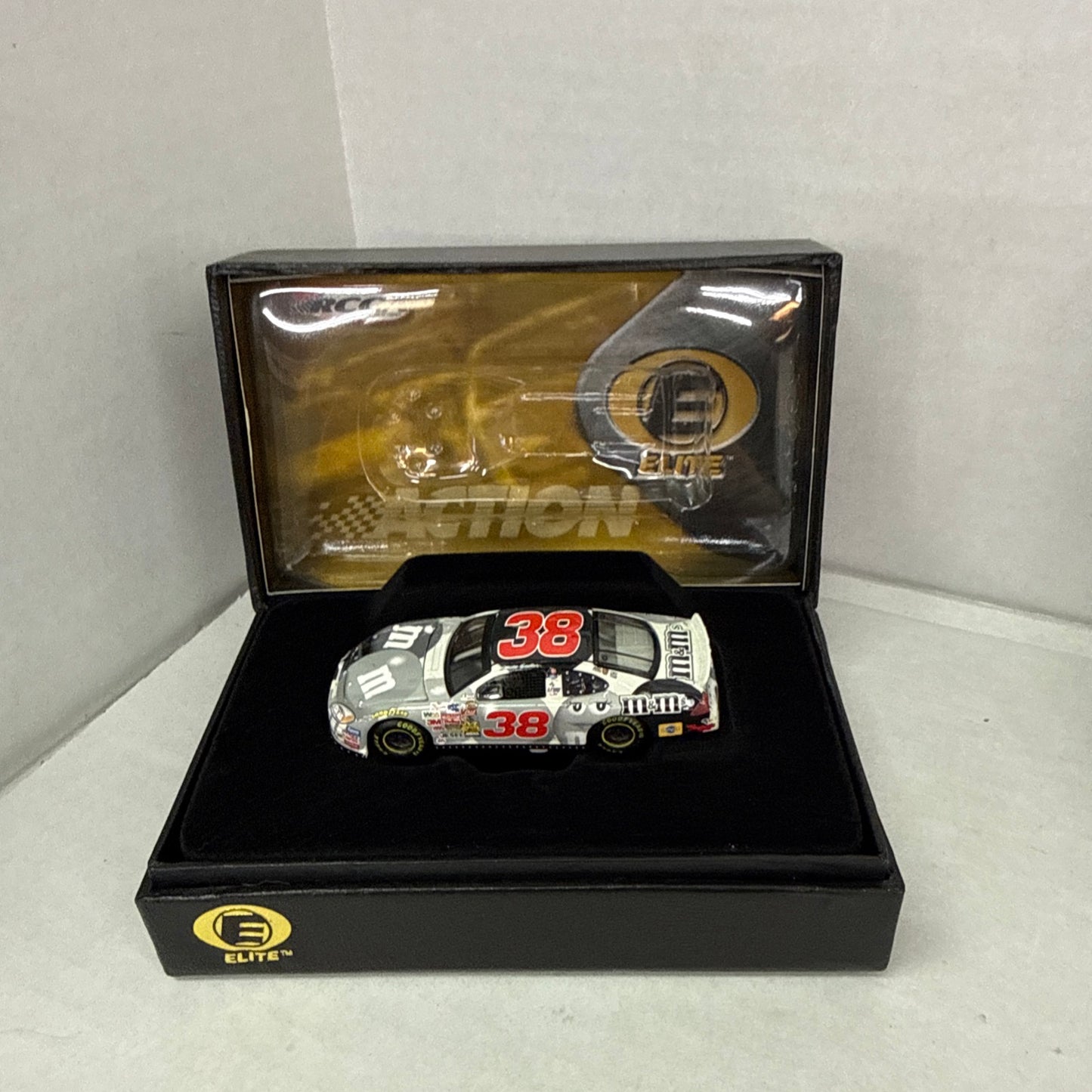Action RCCA Elite 1/64 Elliott Sadler #38 M&ms 2005 Taurus Elite
