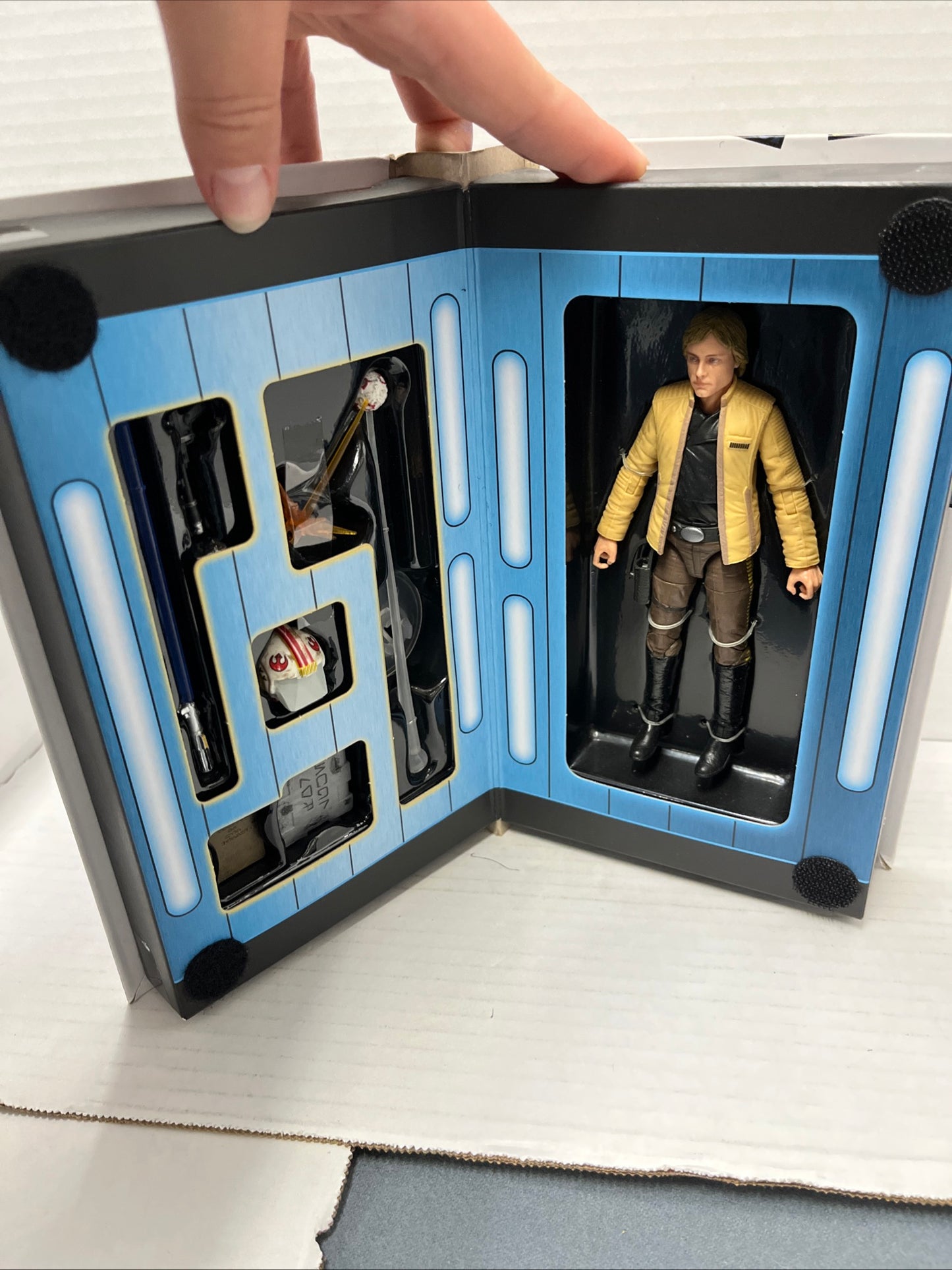 Star Wars Luke Skywalker Skywalker Strikes 6” Action Figure NEW IN BOX