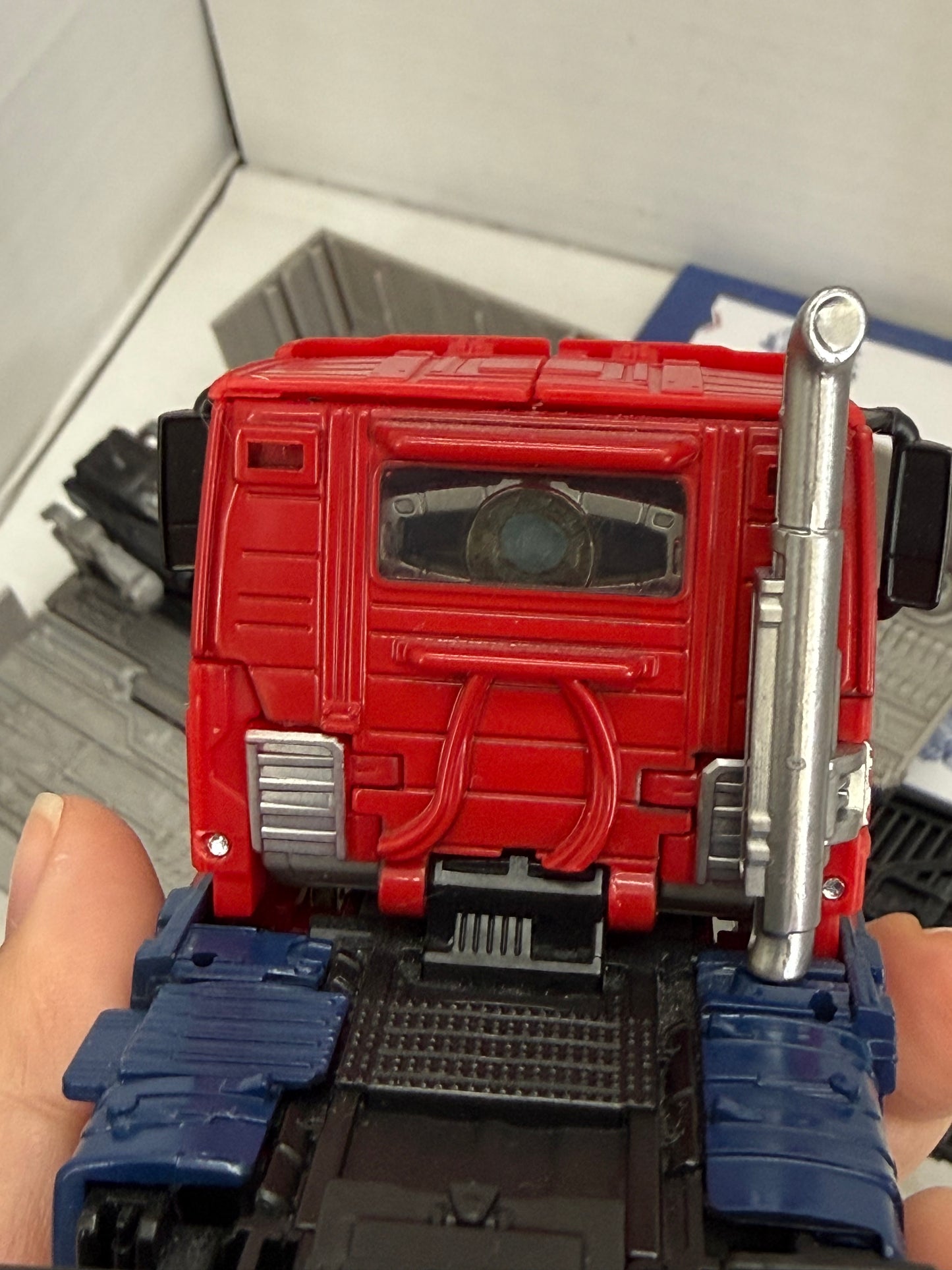 Transformers Volvo VNR Optimus Prime Collaborative Figure Complete Leader Class