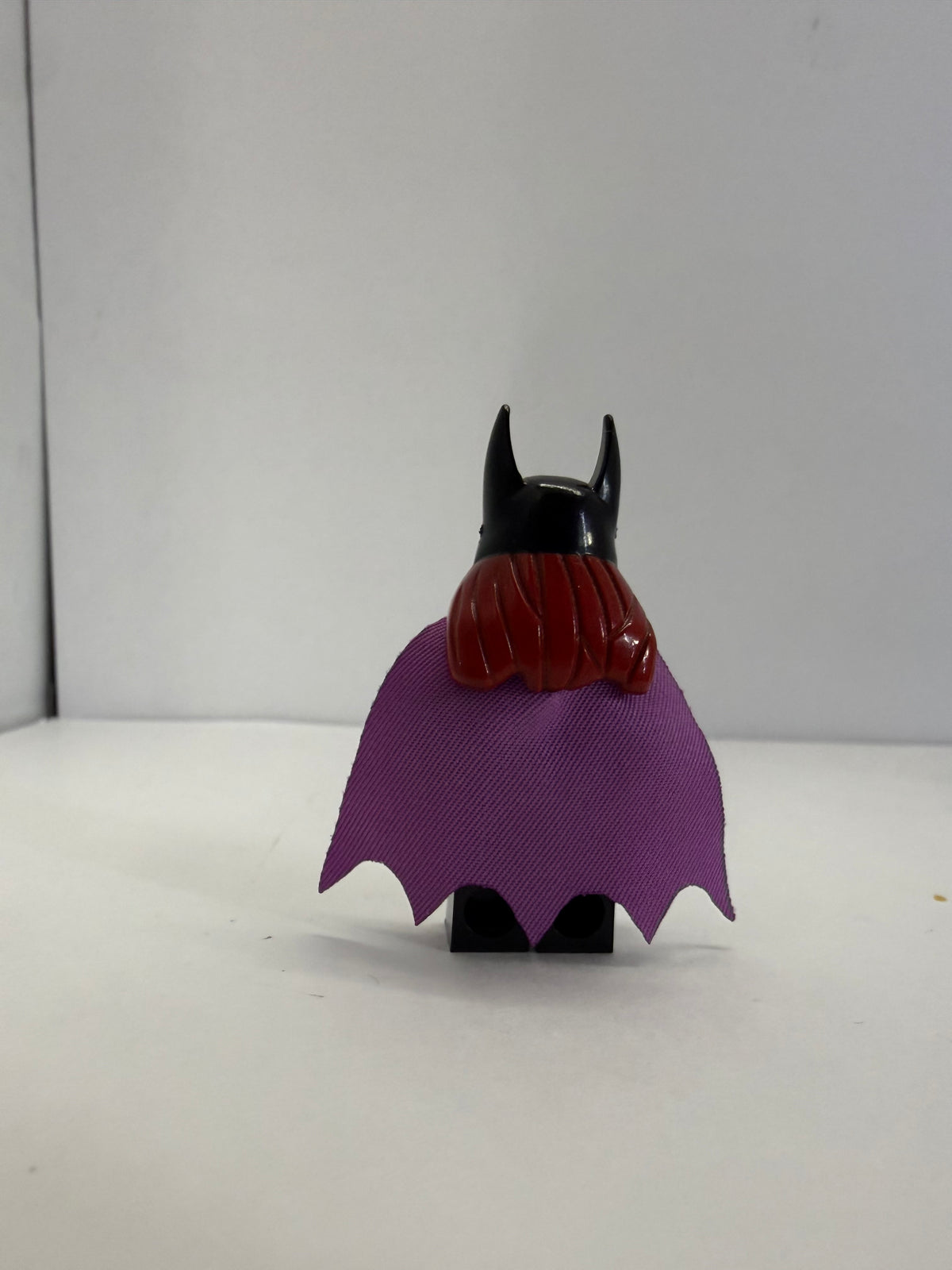 LEGO DC Super Heroes Batgirl Minifigure Batman Lavender Cape sh0092