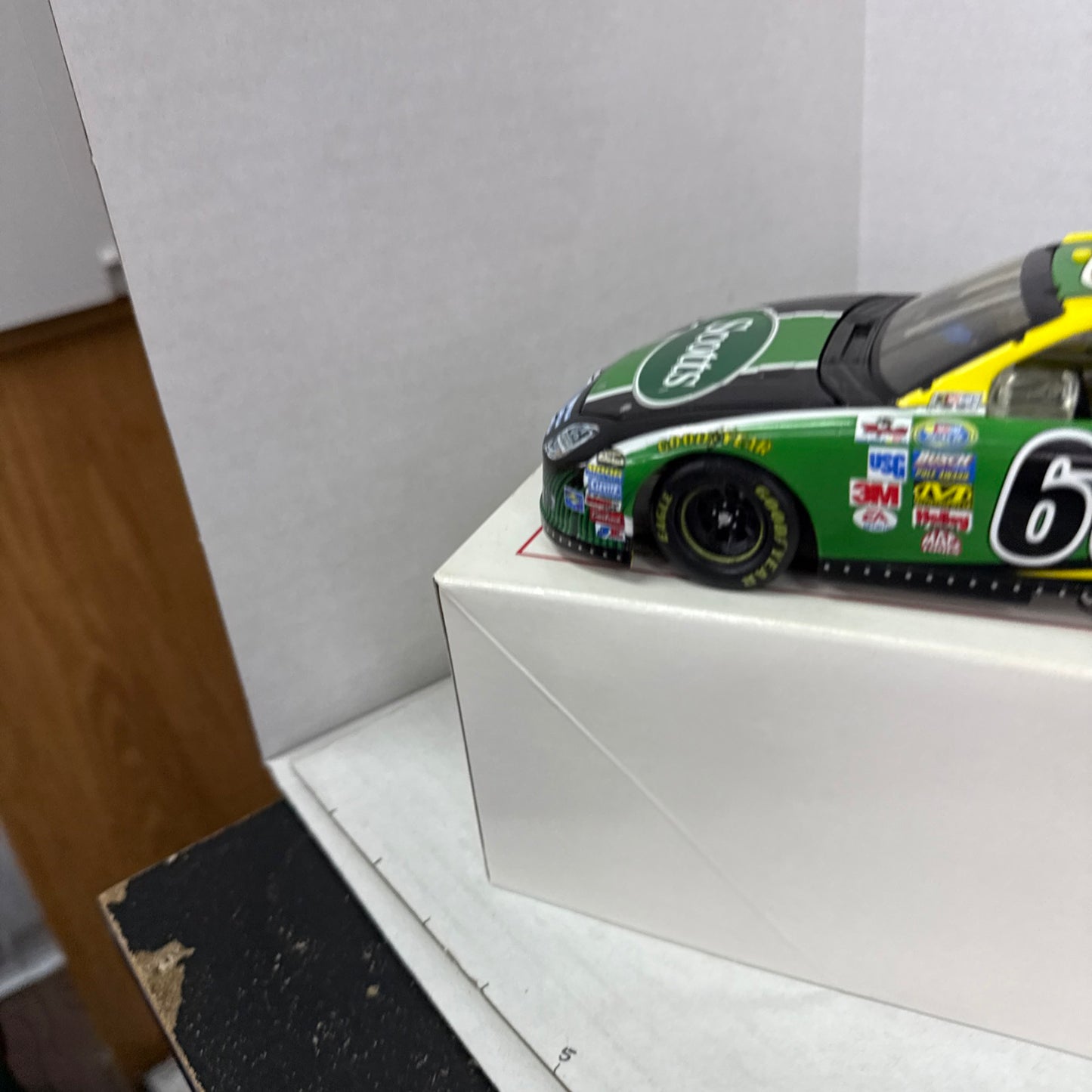 Carl Edwards #60 Scott's Fusion Owners Elite 1/24 Scale