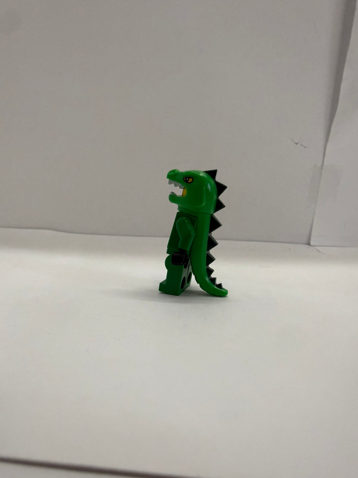 Lego Lizard Man Minifigure Series 5 Complete Collectible