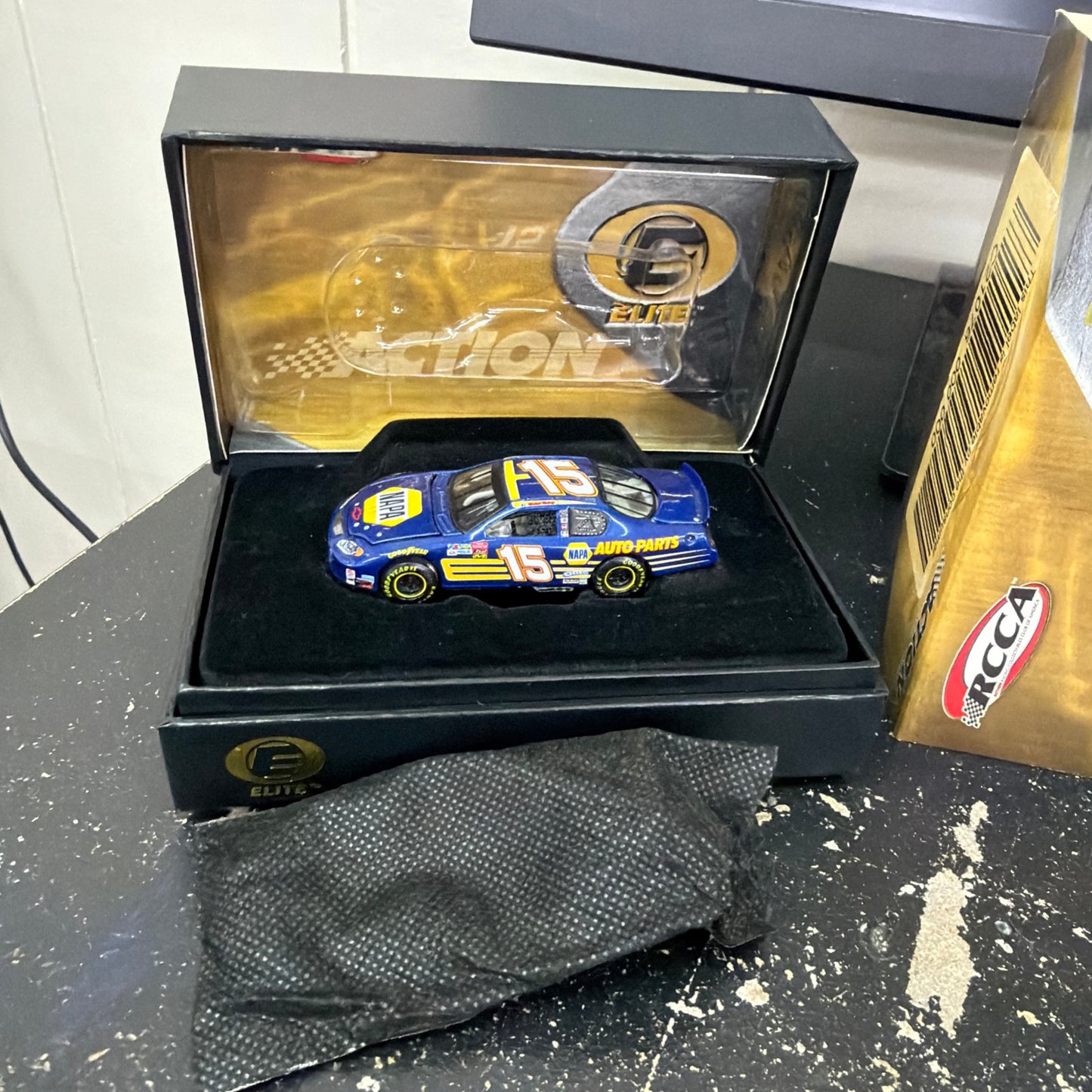 Michael Waltrip #15 NAPA 2003 Monte Carol elite 1:64 Scale