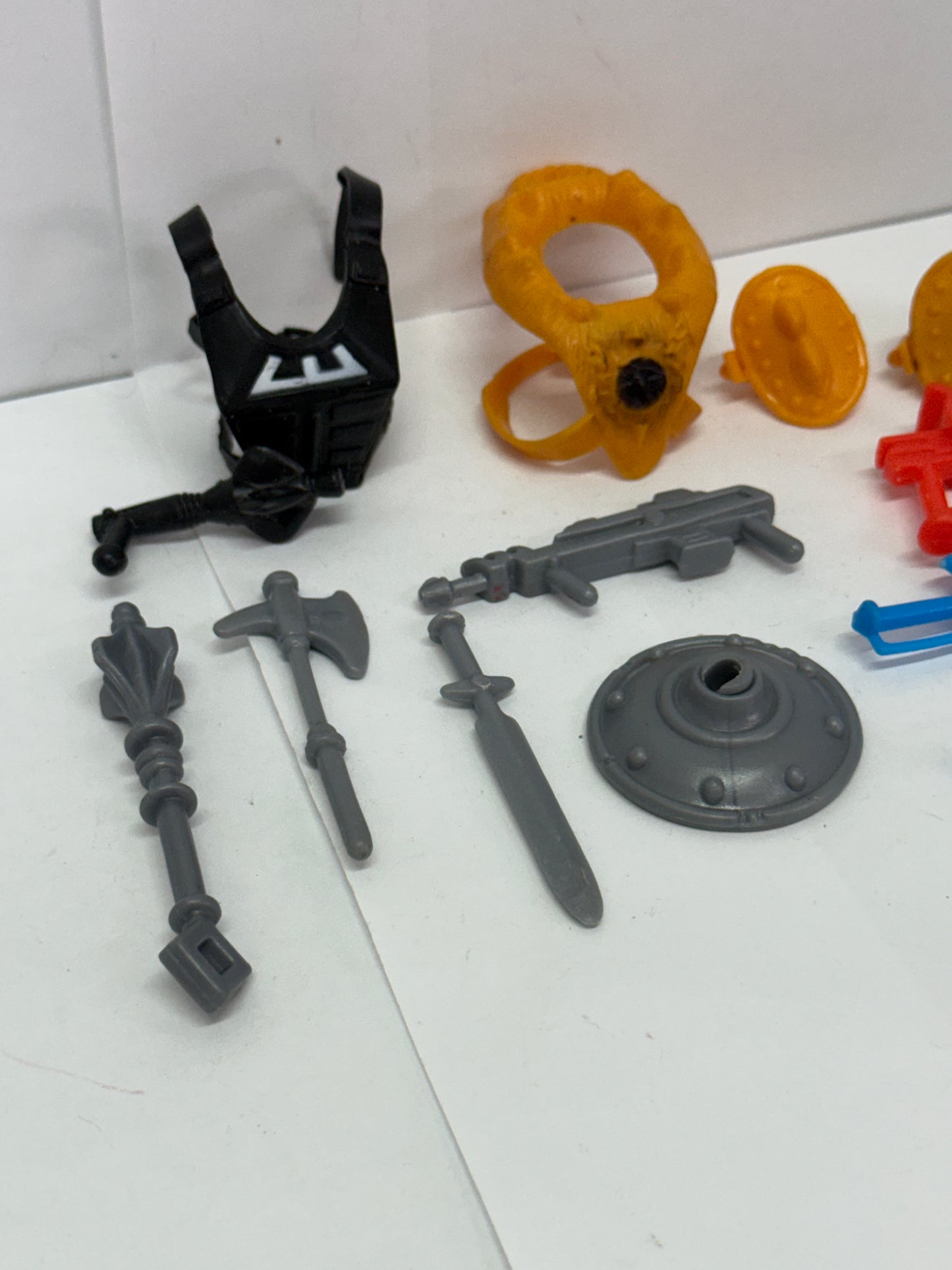 Vintage HE-MAN MOTU Masters of the Universe Weapons Pack Near Complete #1
