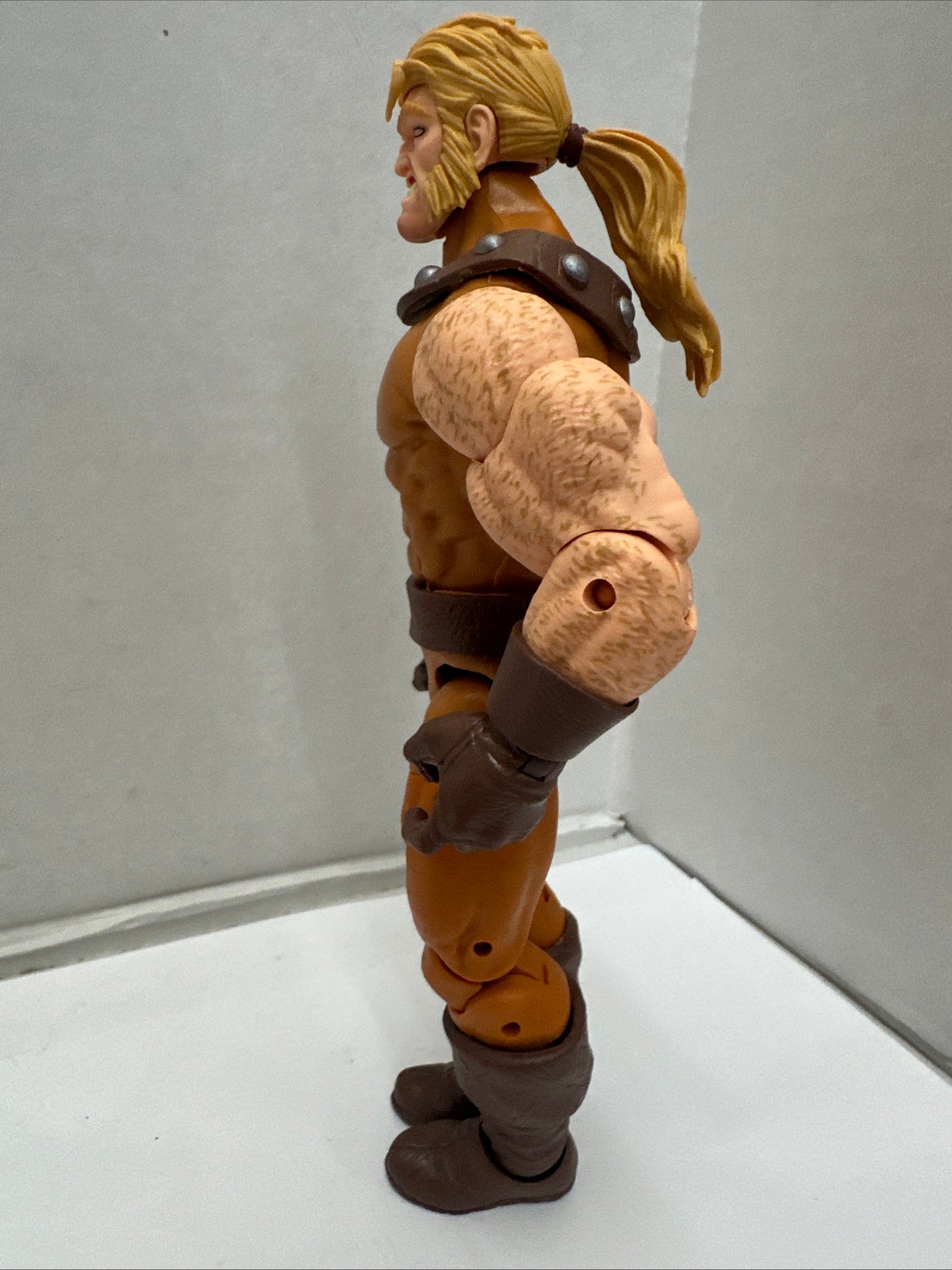 Marvel Legends Series X-Men Sabretooth 6-inch Action Figure Colossus BAF Hasbro
