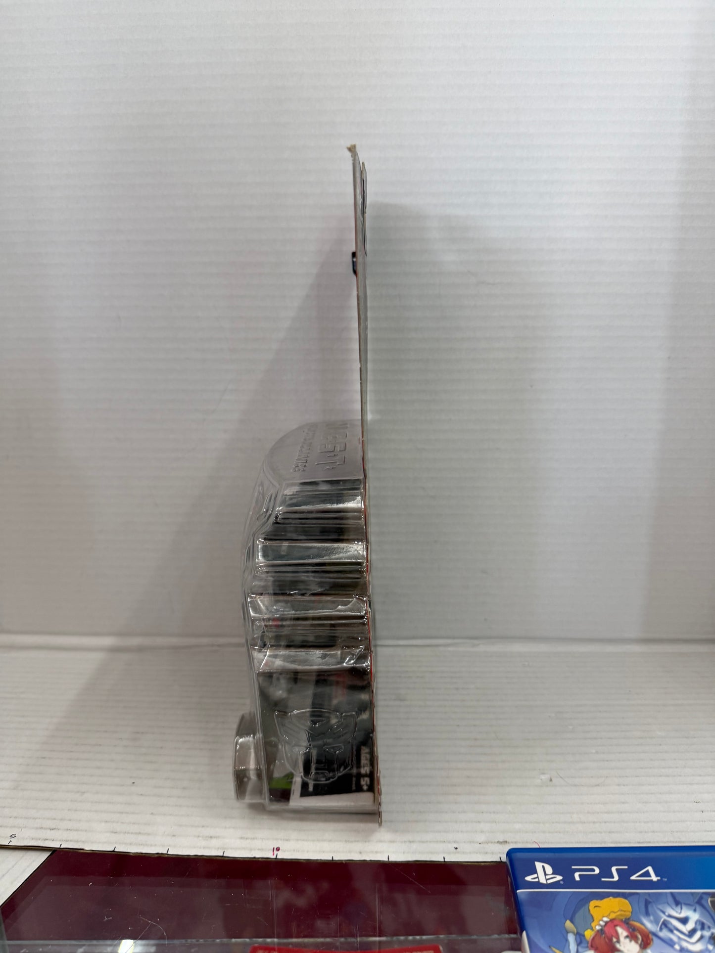 Hasbro Transformers Revenge of the Fallen Auotbot Armorhide Complete