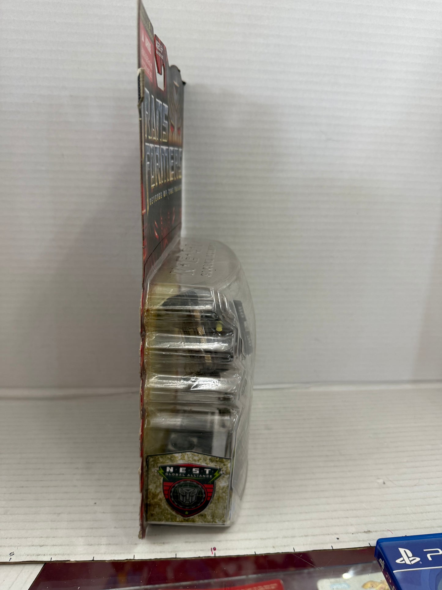 Hasbro Transformers Revenge of the Fallen Auotbot Armorhide Complete