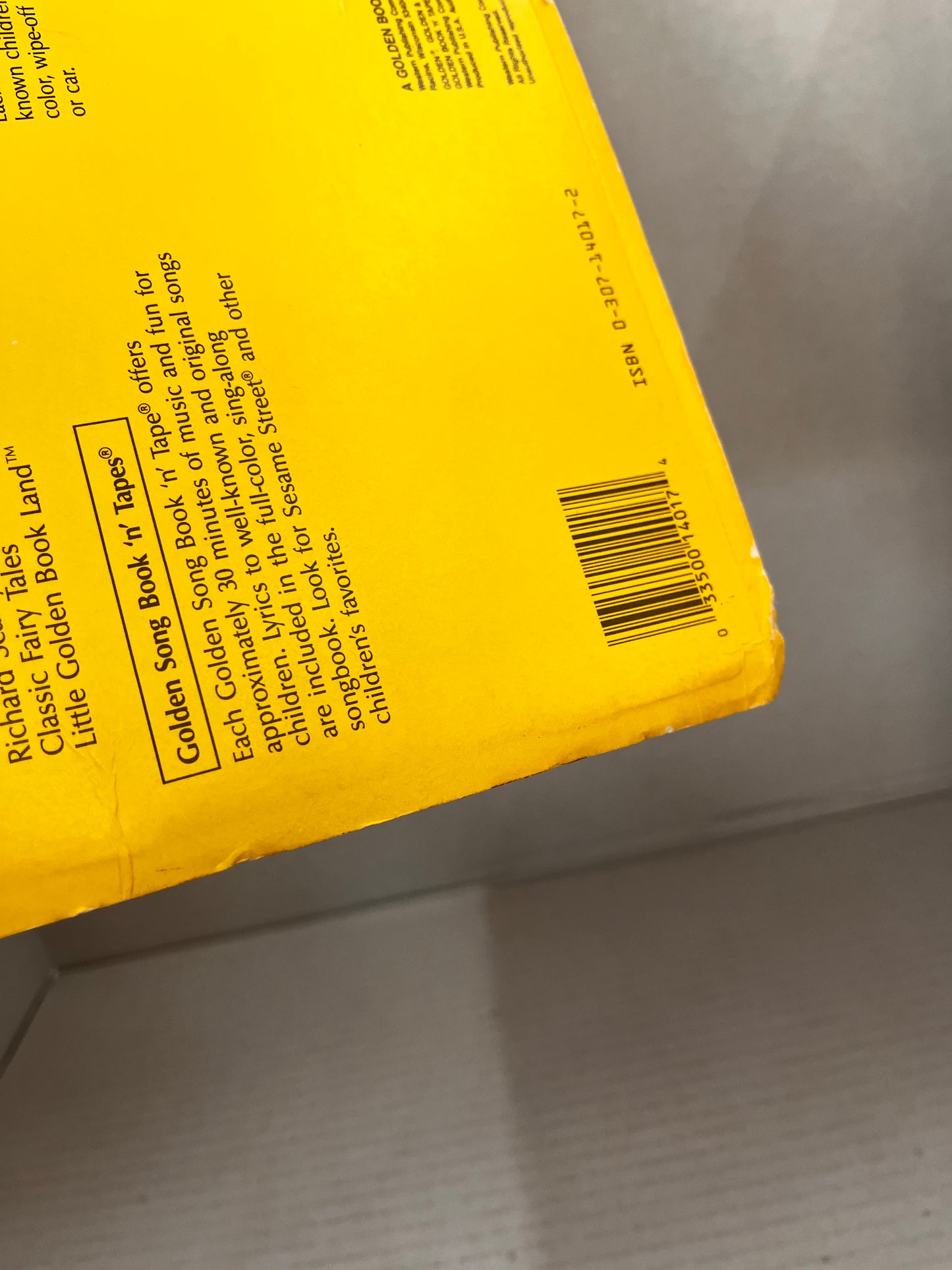 BARBIE BOOK WITH CASSETTE VINTAGE 1990 A SURPRISE PICNIC