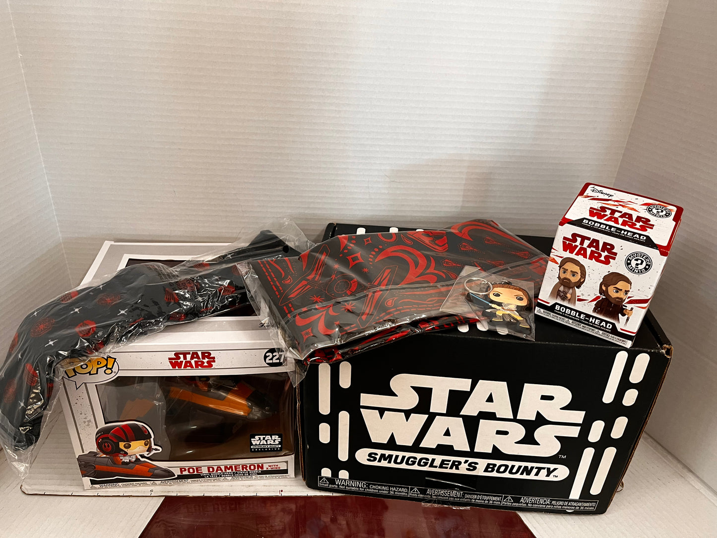 Funko Pop! Star Wars The Last Jedi Smuggler's Bounty Box Complete POE X-WING J1