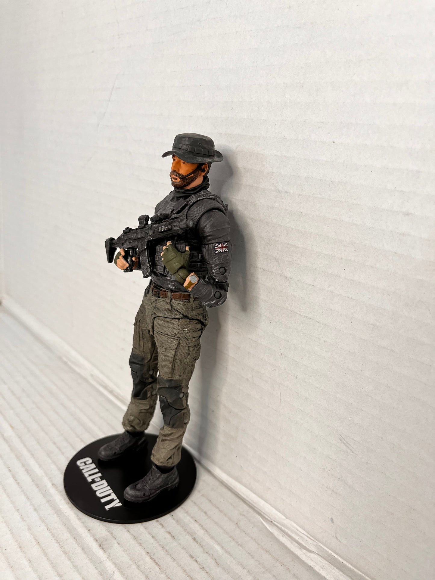 Call of Duty Captain John Price 2019 McFarlane Complete with Gun and Stand