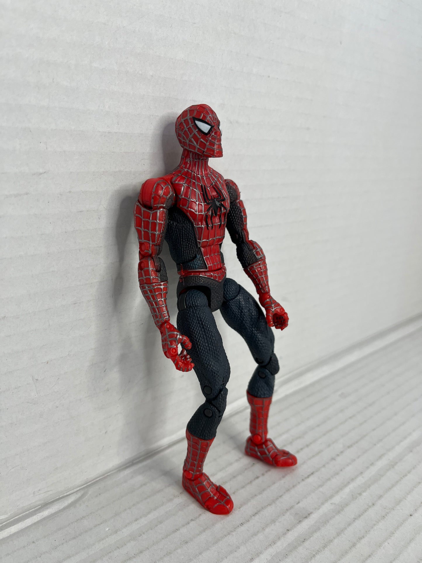 6”Marvel Spider-Man 2 Action Figure Magnetic Movie Tobey McGuire Toybiz 2003 VTG