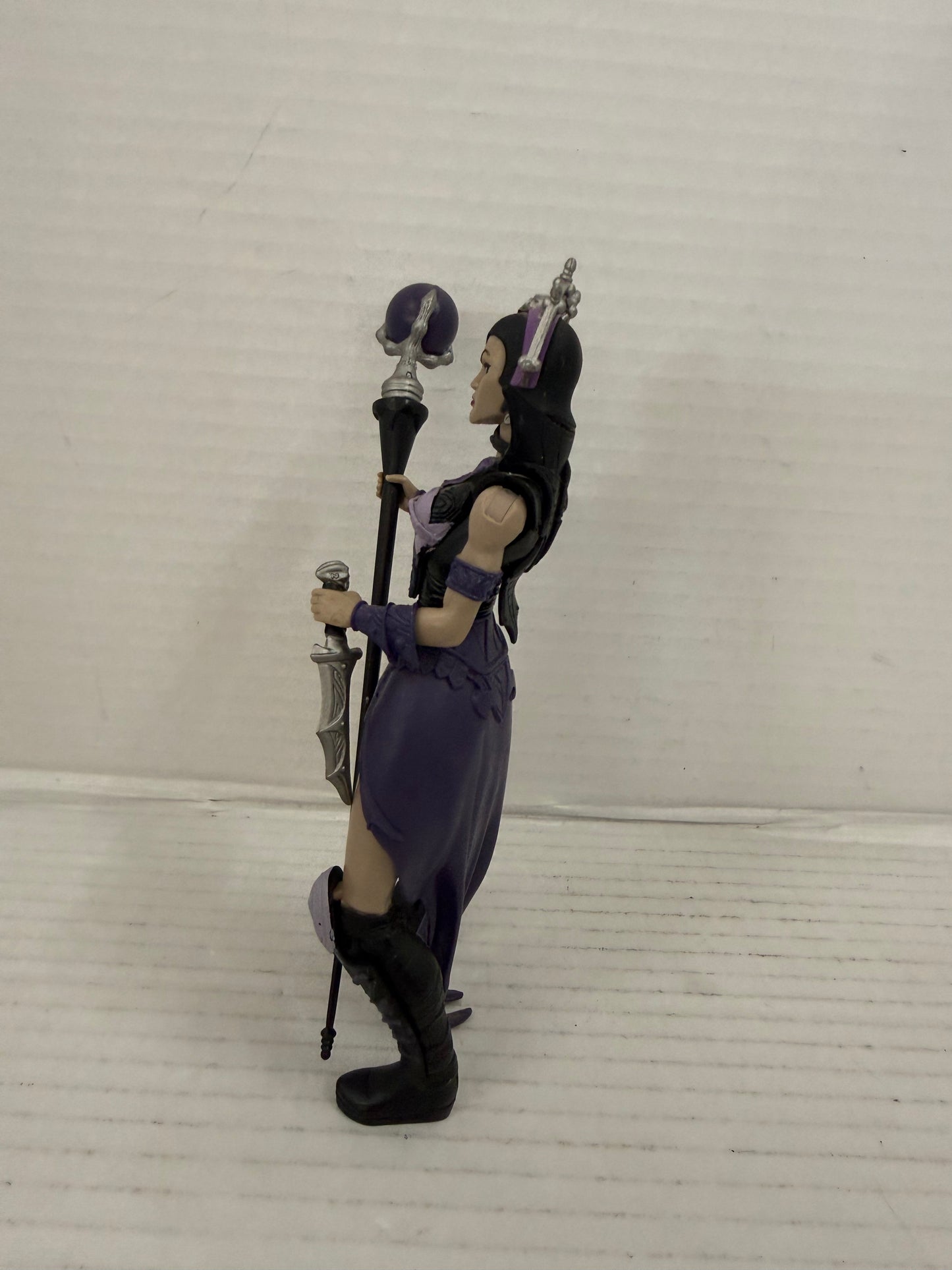 Evil-Lyn Figure 200x Master of the Universe 2002
