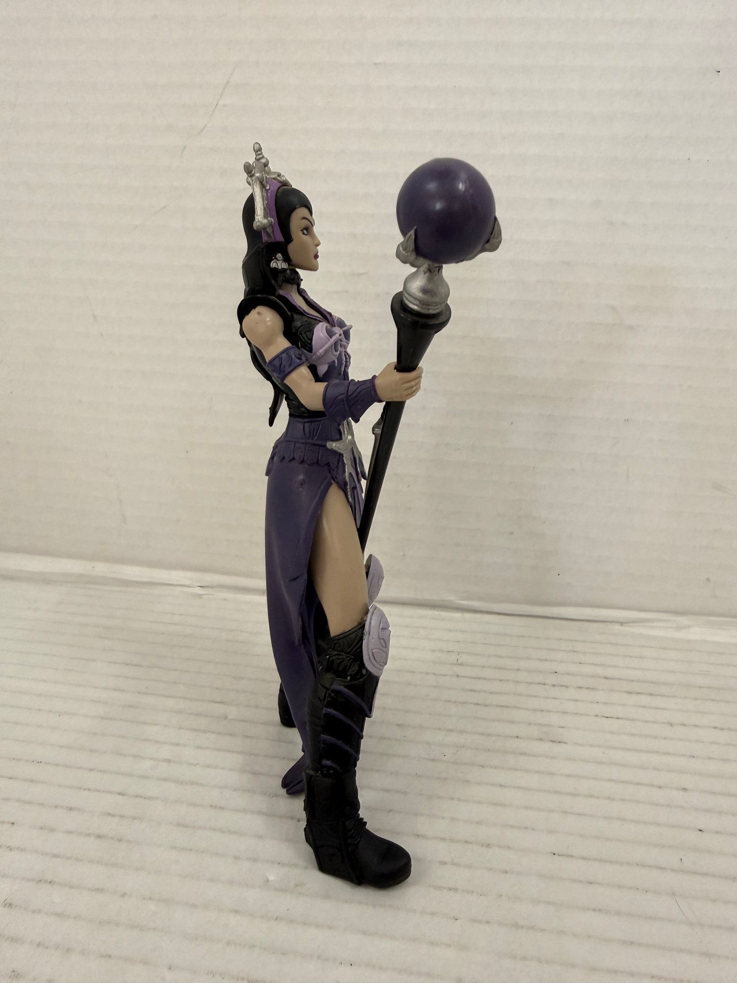 Evil-Lyn Figure 200x Master of the Universe 2002