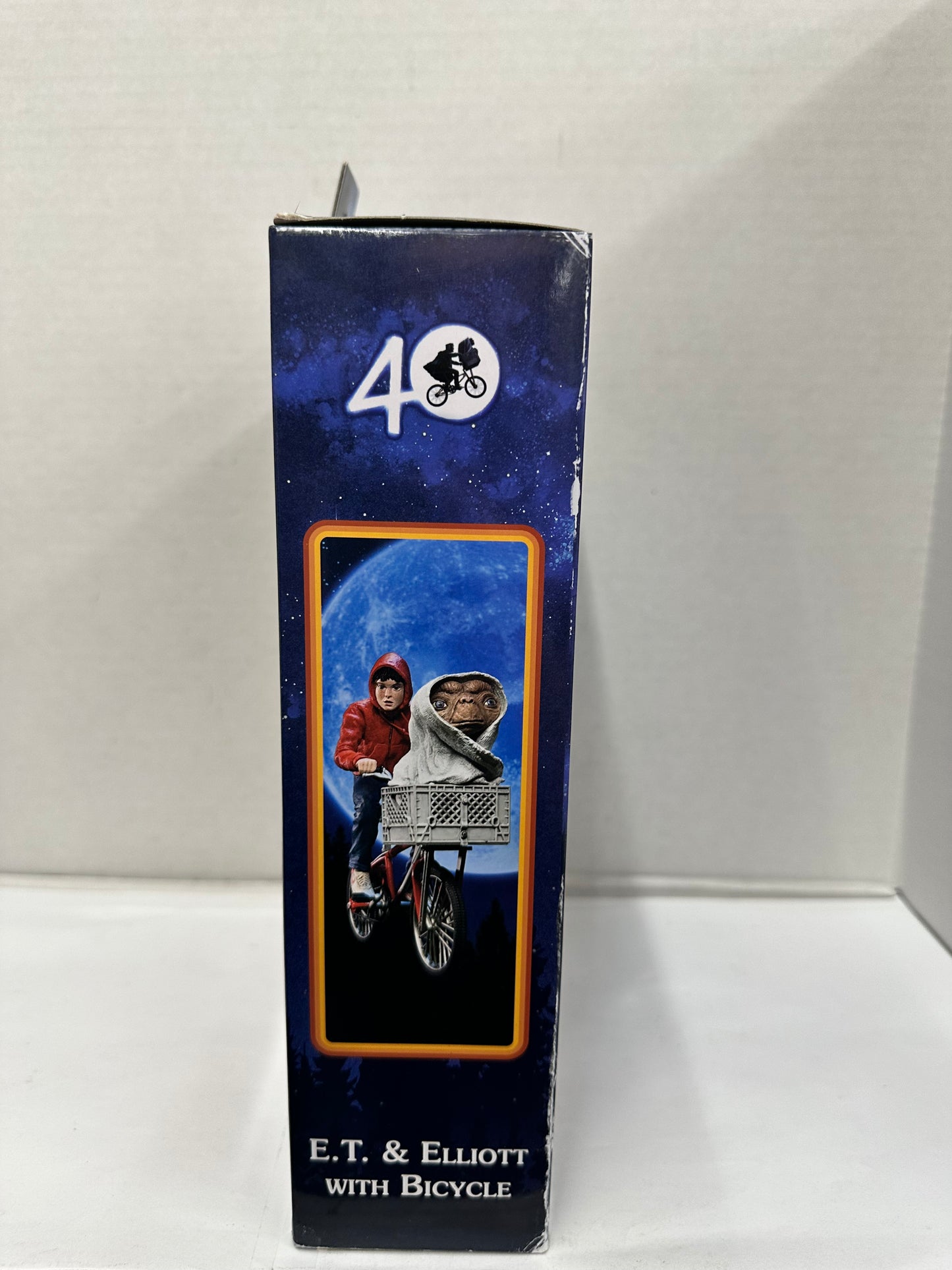 NECA E.T The Extra-Terrestrial 40th Elliott and E.T. on Bicycle, Pull-N-Go