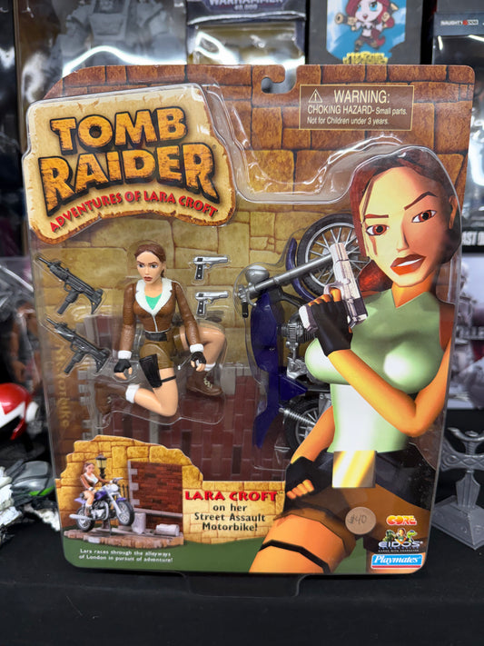 TOMB RAIDER Lara Croft Conquers the Legendary Yeti  ~ Playmates Figure 1999 NEW