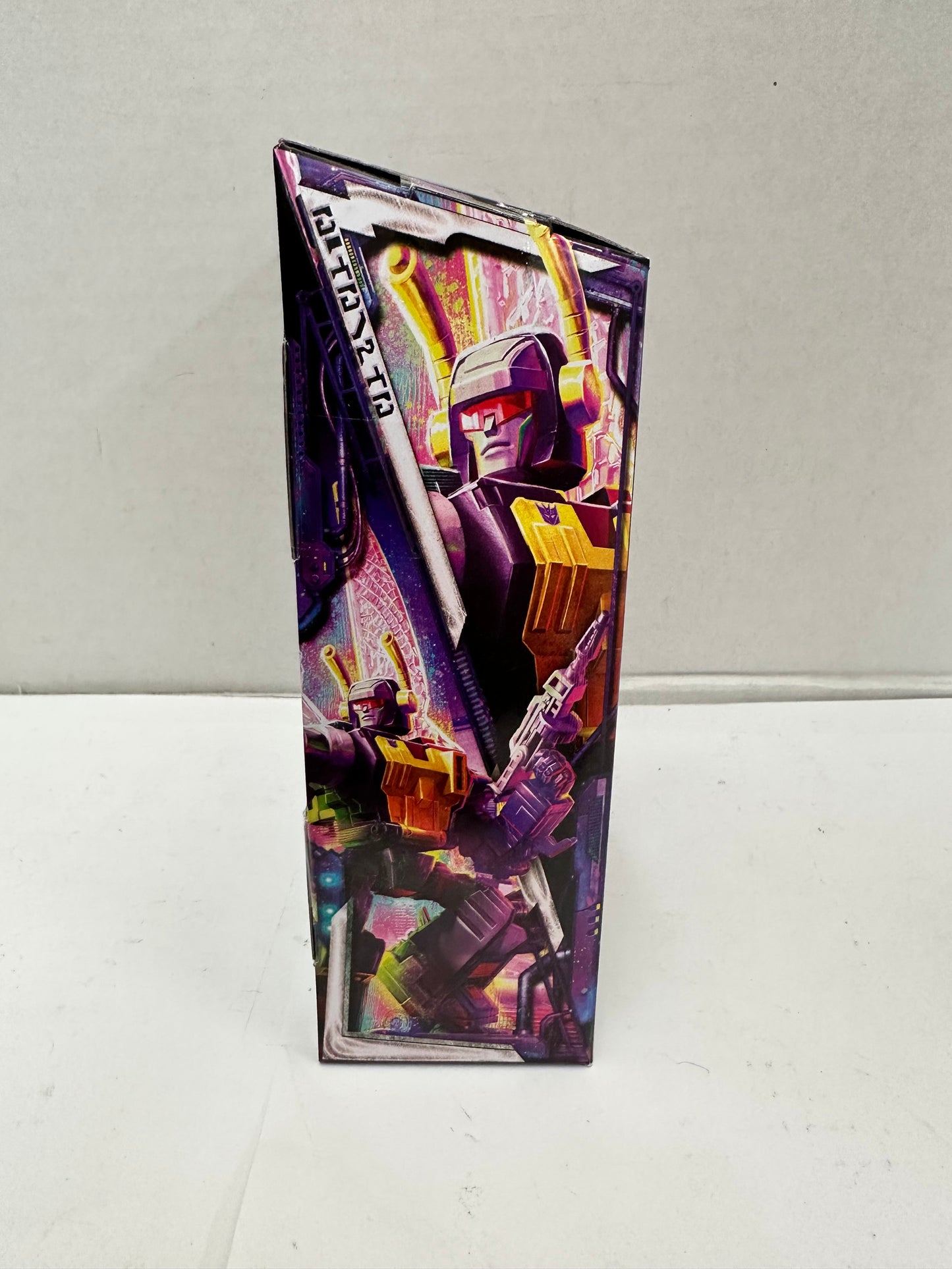Transformers Legacy Deluxe Class Kickback Figure