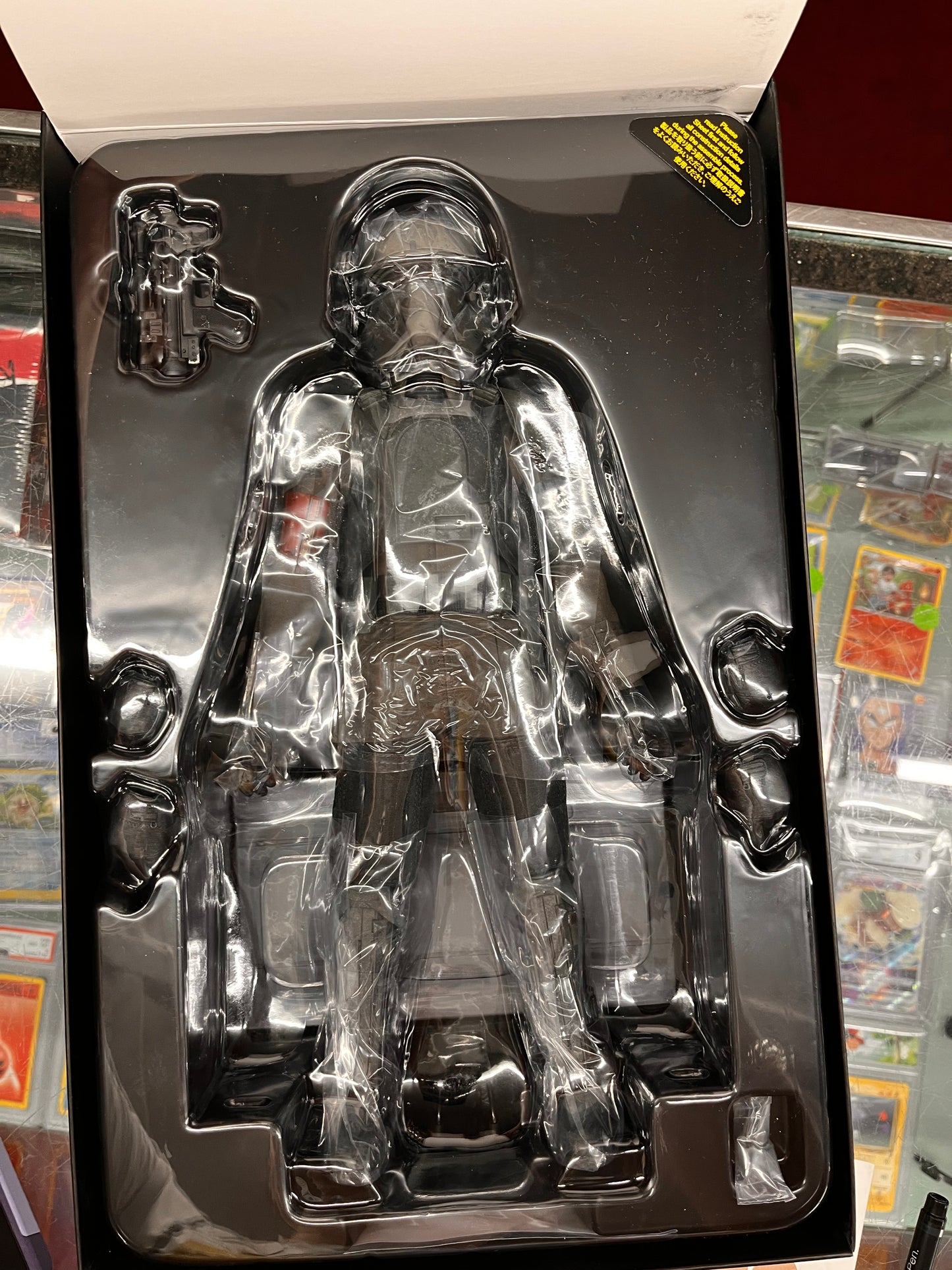 Hot Toys Star Wars the Mandalorian 12 in Action Figure - TMS030