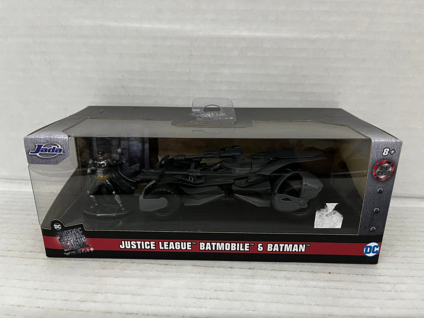 Jada 2017 Batmobile with Diecast Batman Figurine "Justice League" 1/32