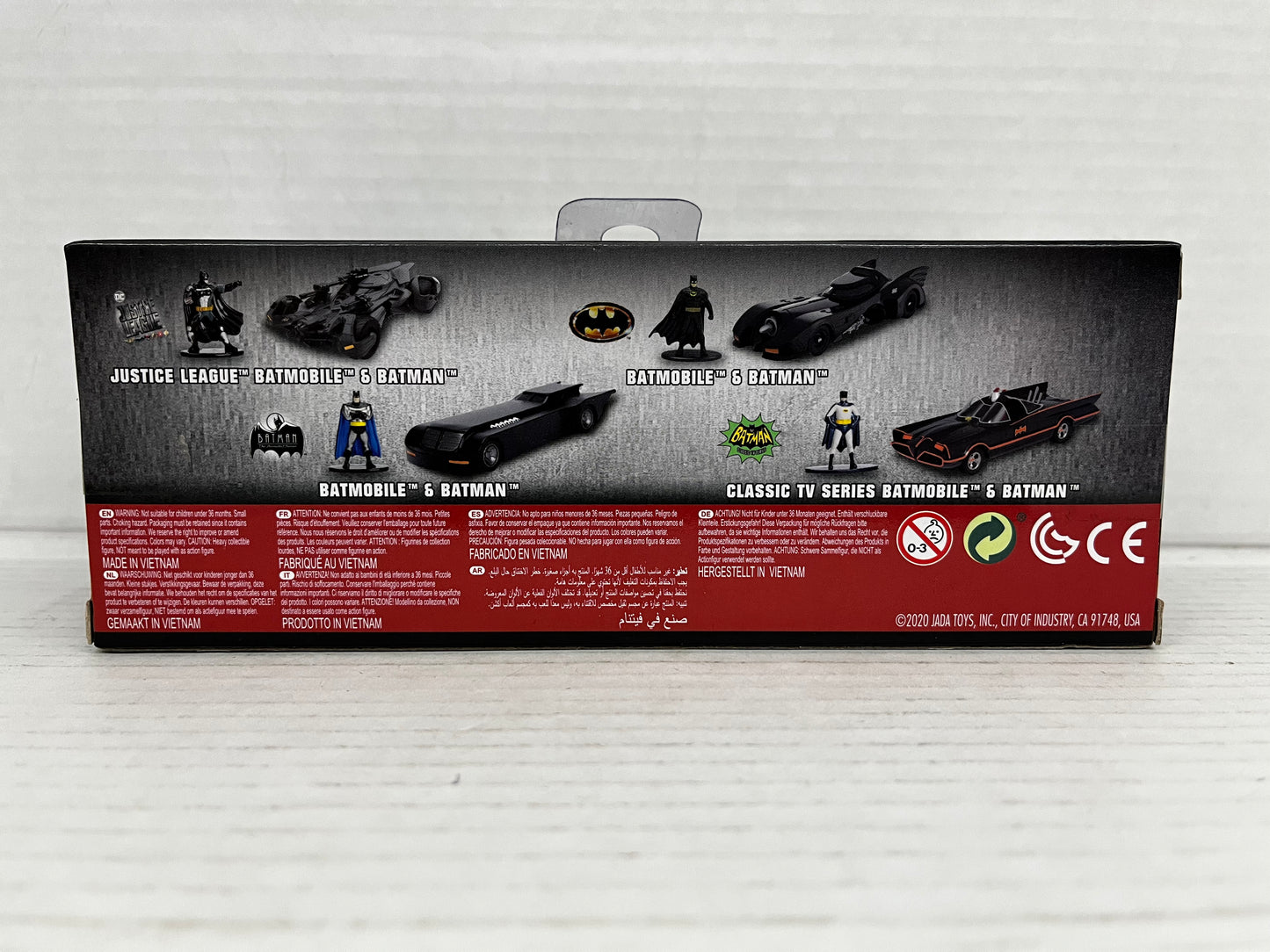 Jada 2017 Batmobile with Diecast Batman Figurine "Justice League" 1/32
