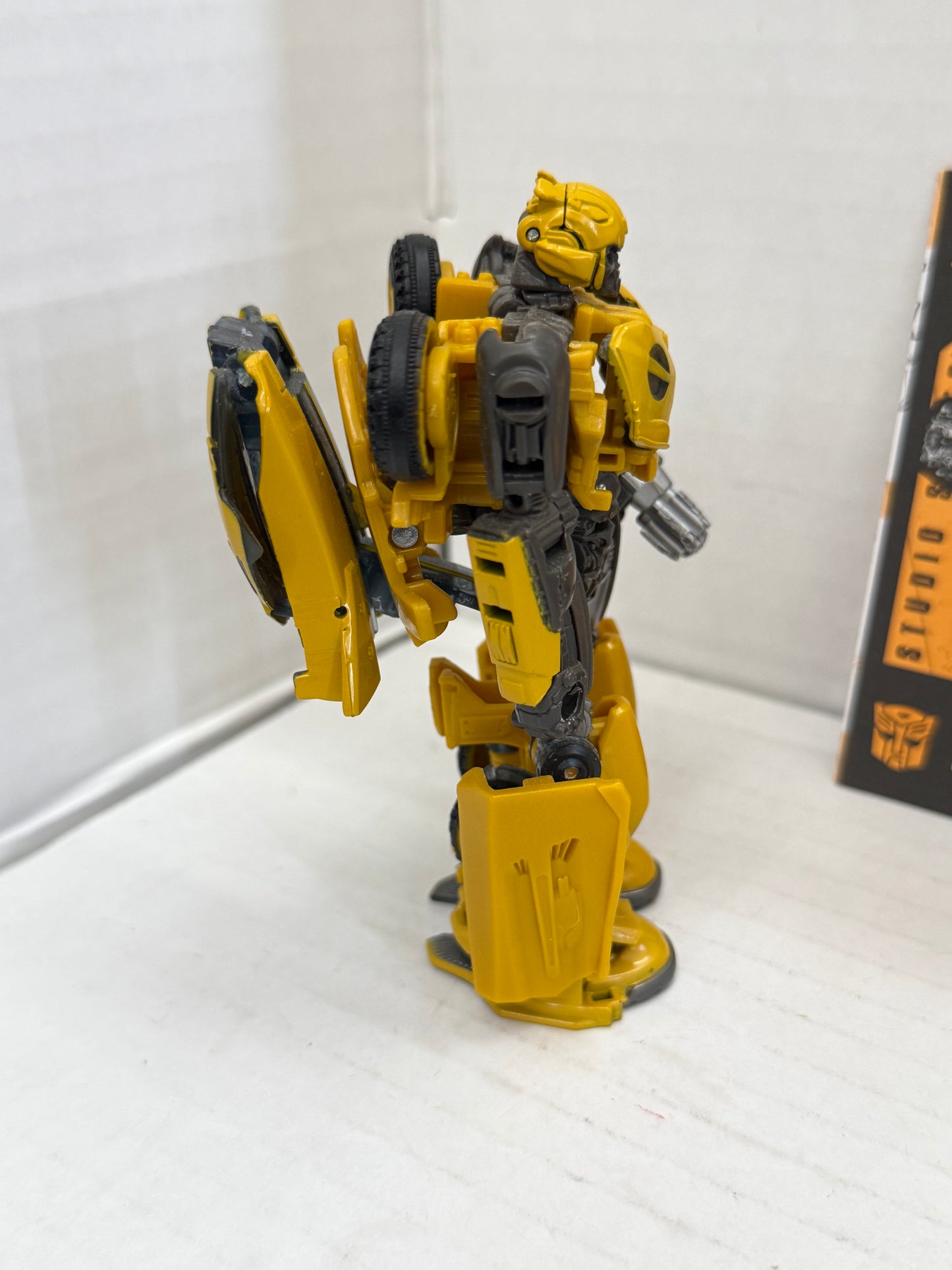 Transformers B-127 Studio Series 70BB Buzzworthy Bumblebee Figure Complete