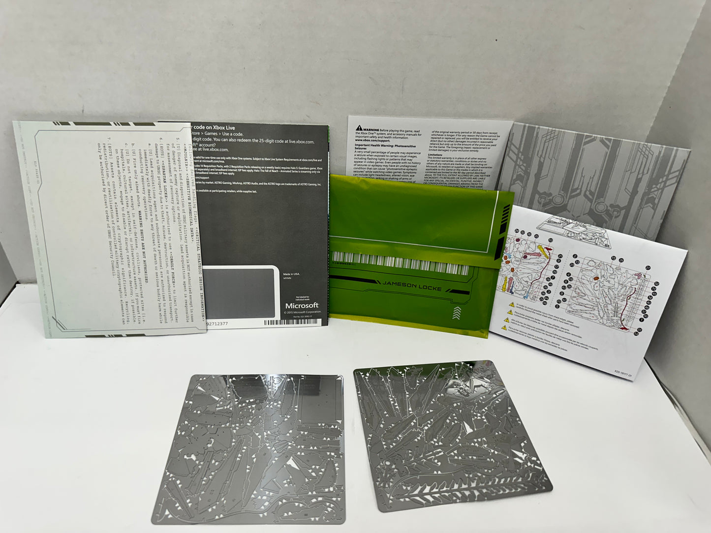 Halo 5: Guardians Limited Edition (Xbox One) SteelBook Collector's Set w Inserts