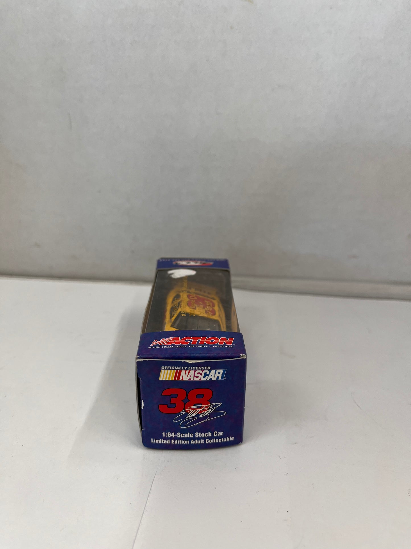Elliott Sadler #38 Pedigree / The Wizard of OZ 2004 1:64 Nascar Diecast