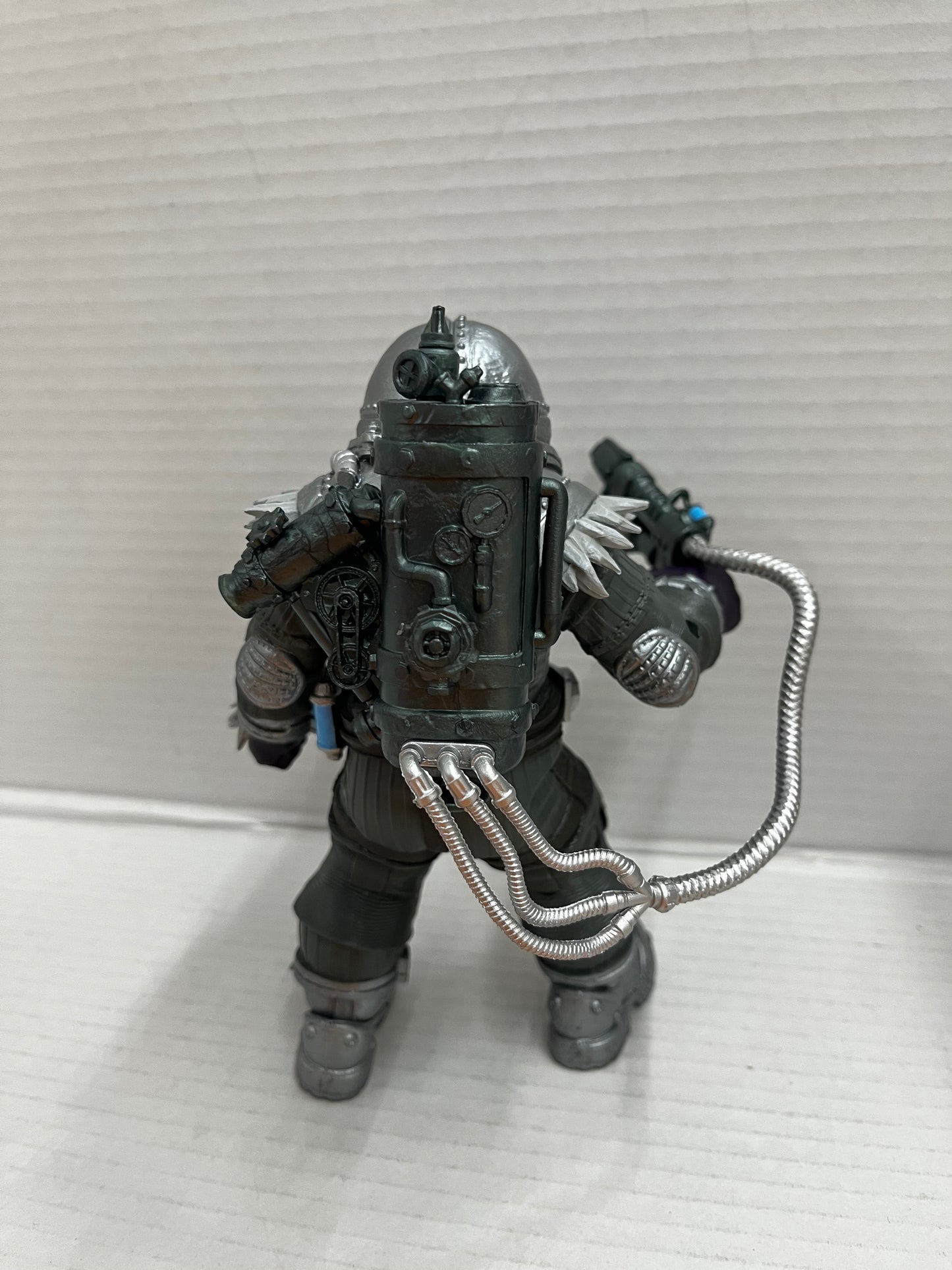 Mr. Freeze w/Batman Fighting the Frozen Comic (DC Page Punchers) 7" Figure