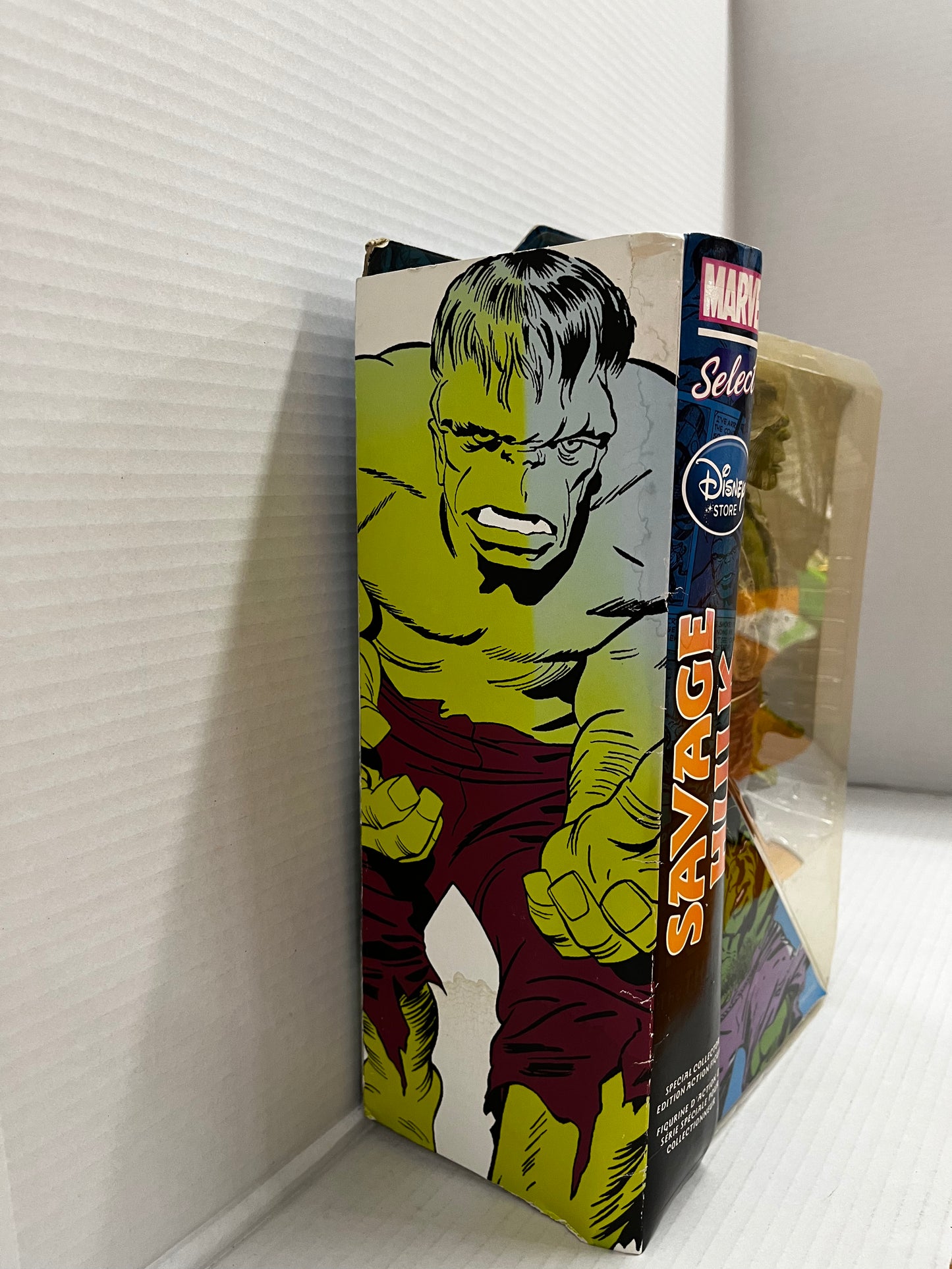 Diamond Marvel Select Savage Hulk Action Figure 10'' Disney store NIB
