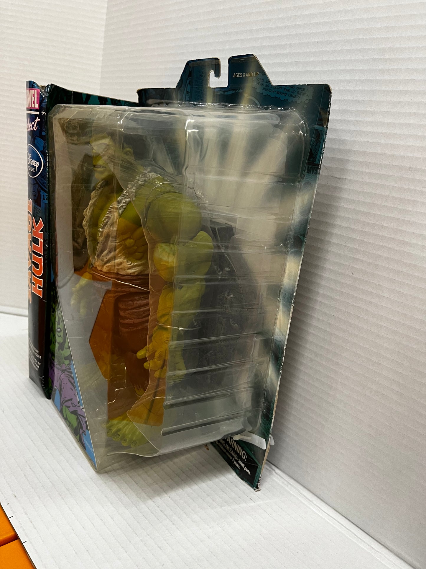 Diamond Marvel Select Savage Hulk Action Figure 10'' Disney store NIB