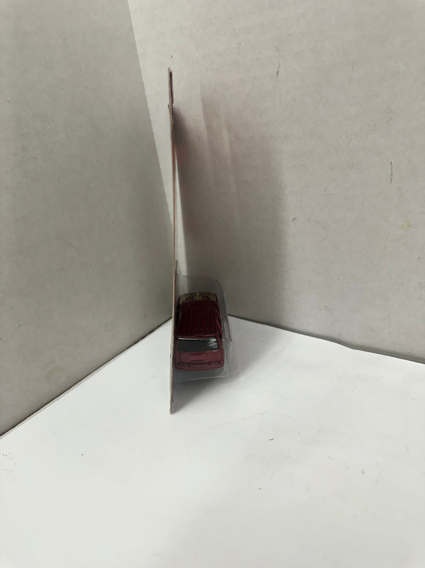 Hot Wheels Kroger Valentines Day Sweet Rides '07 Chevy Tahoe Sour Cherry 1/6