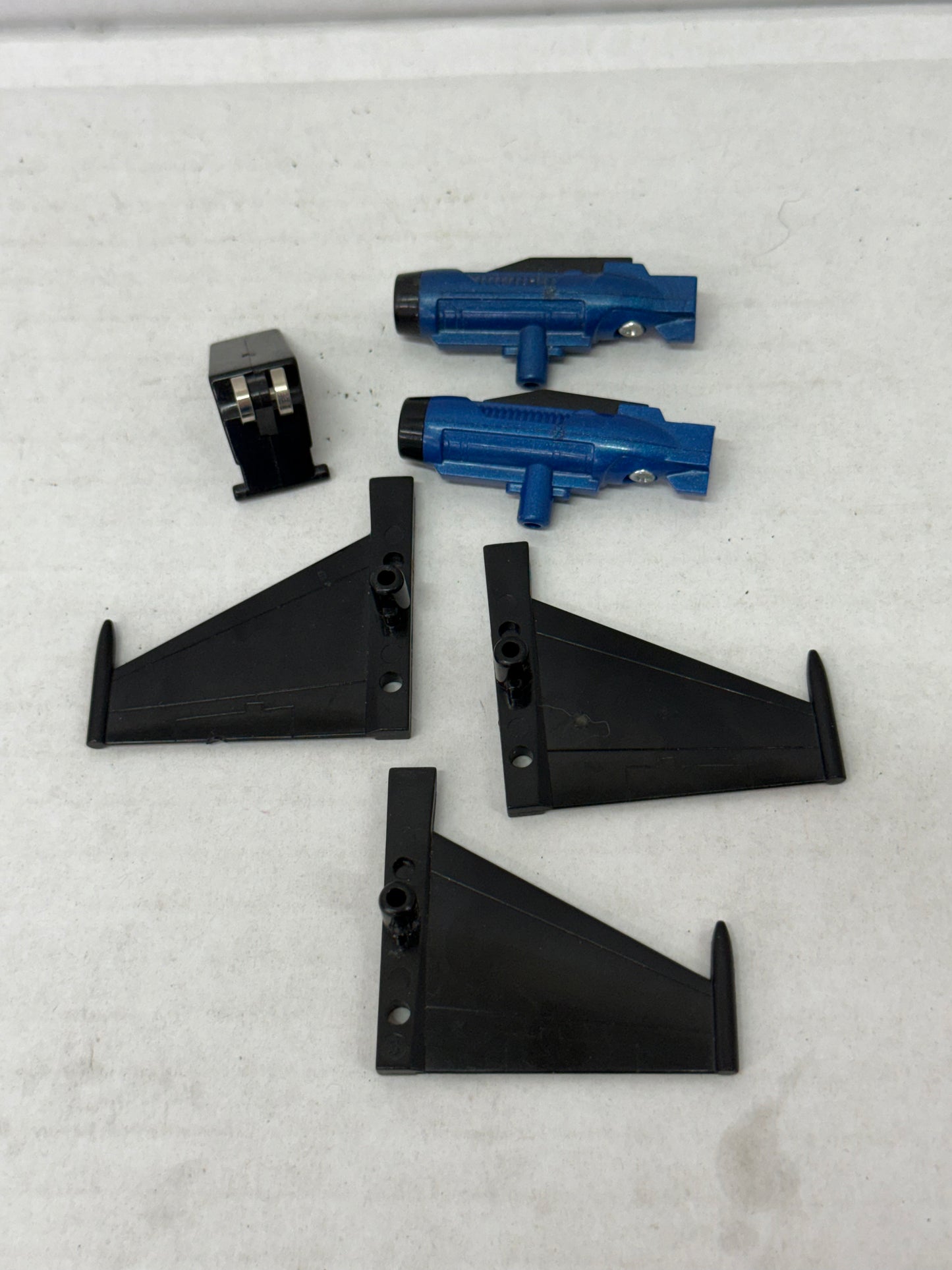 TRANSFORMERS G1 Thundercracker Rocket Launchers And Parts Lot