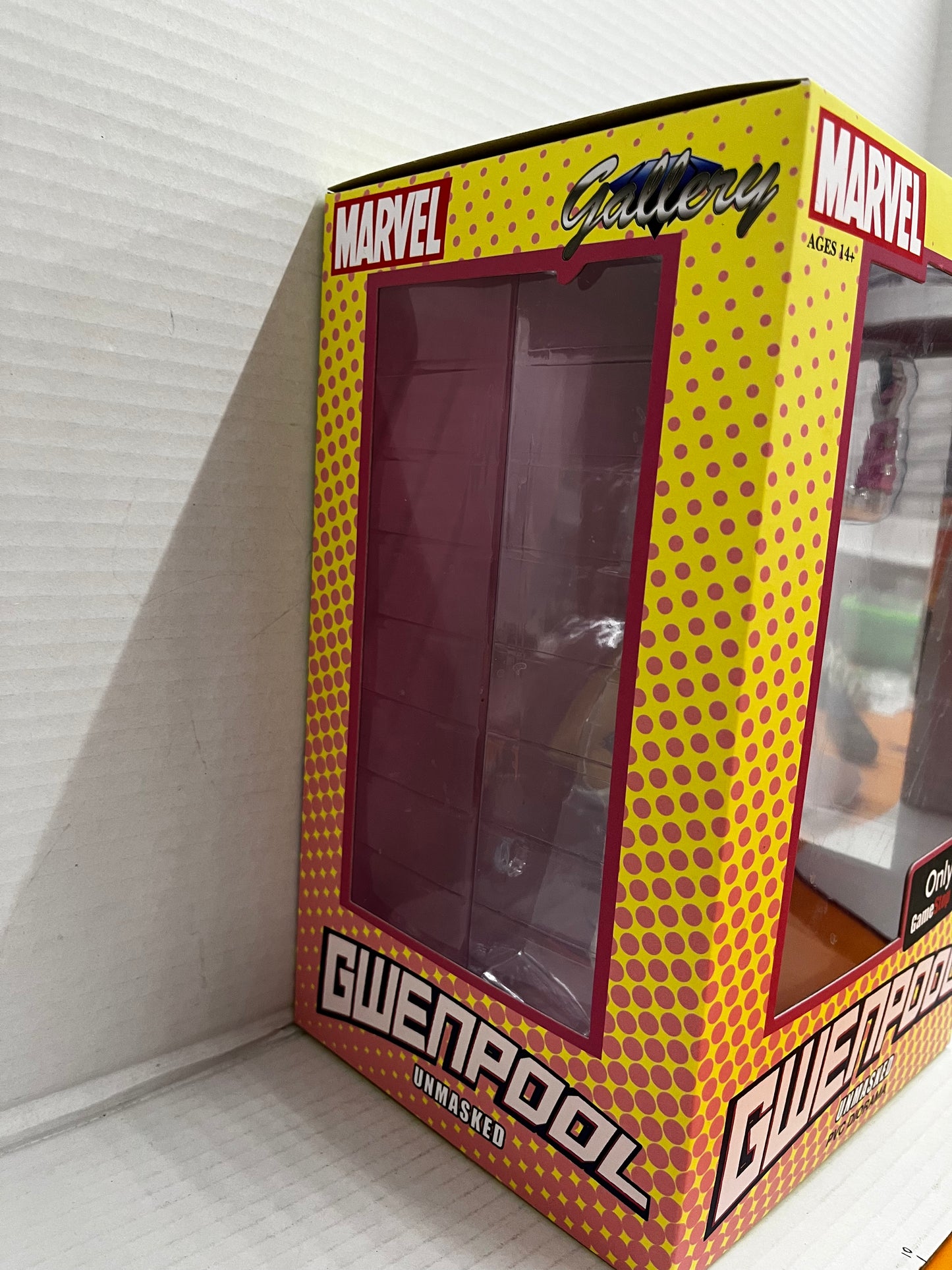 Marvel Gallery Gwenpool Diamond Select Toys PVC Statue Gamestop Figure