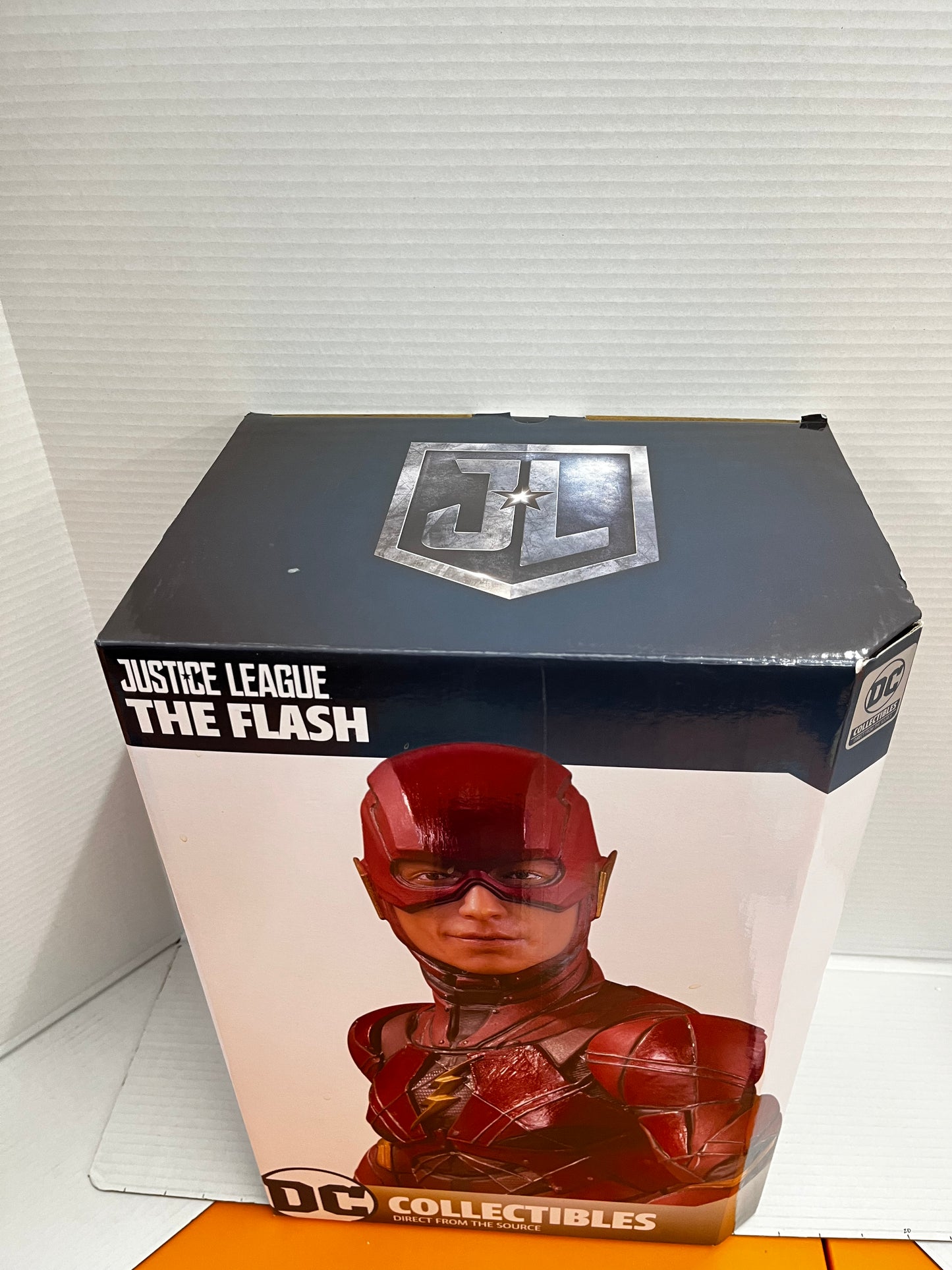 DC COLLECTIBLES JUSTICE LEAGUE THE FLASH STATUE 688/5000