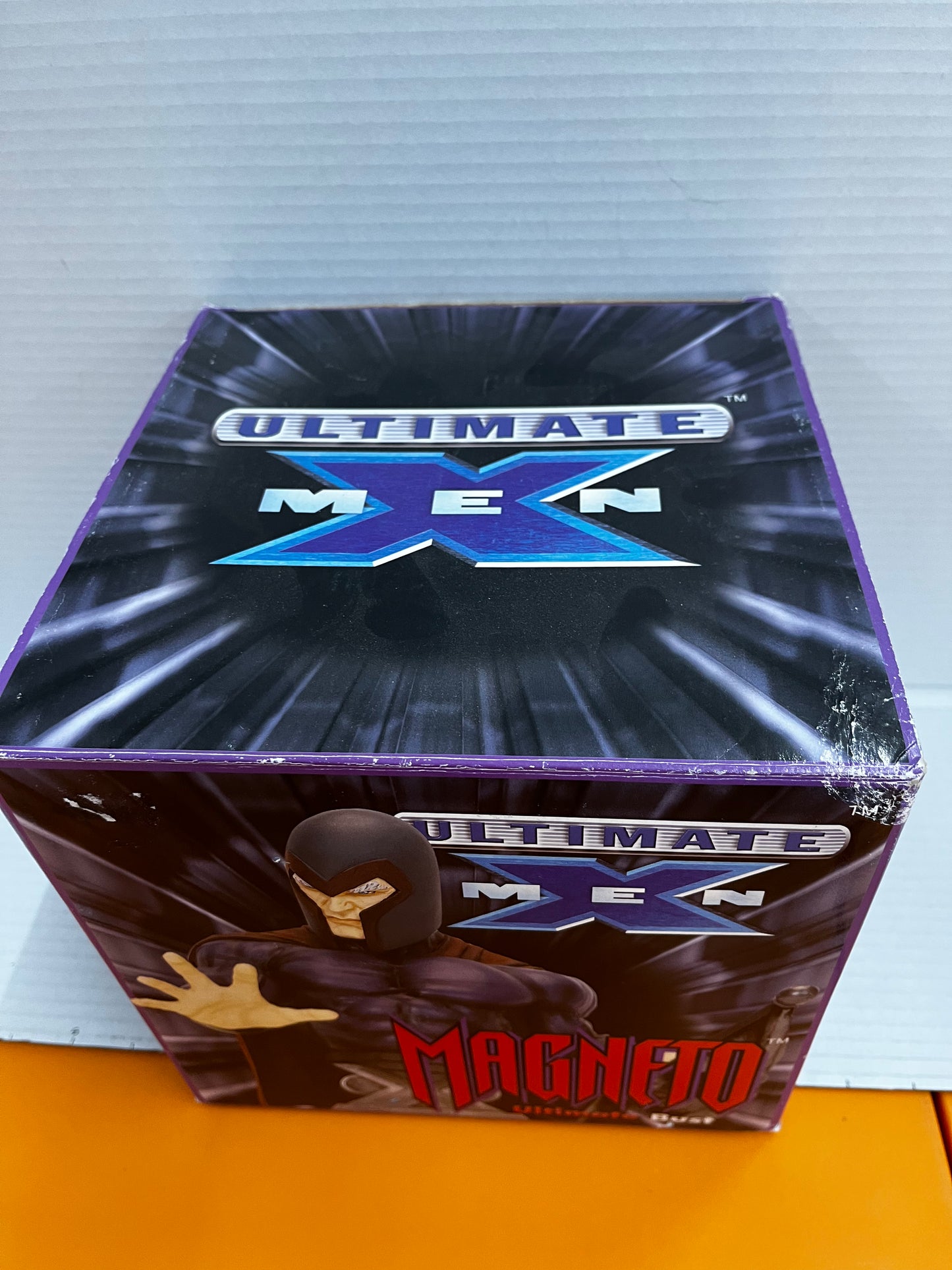 Magneto Marvel Ultimate X-Men Bust Diamond Select in Original Box