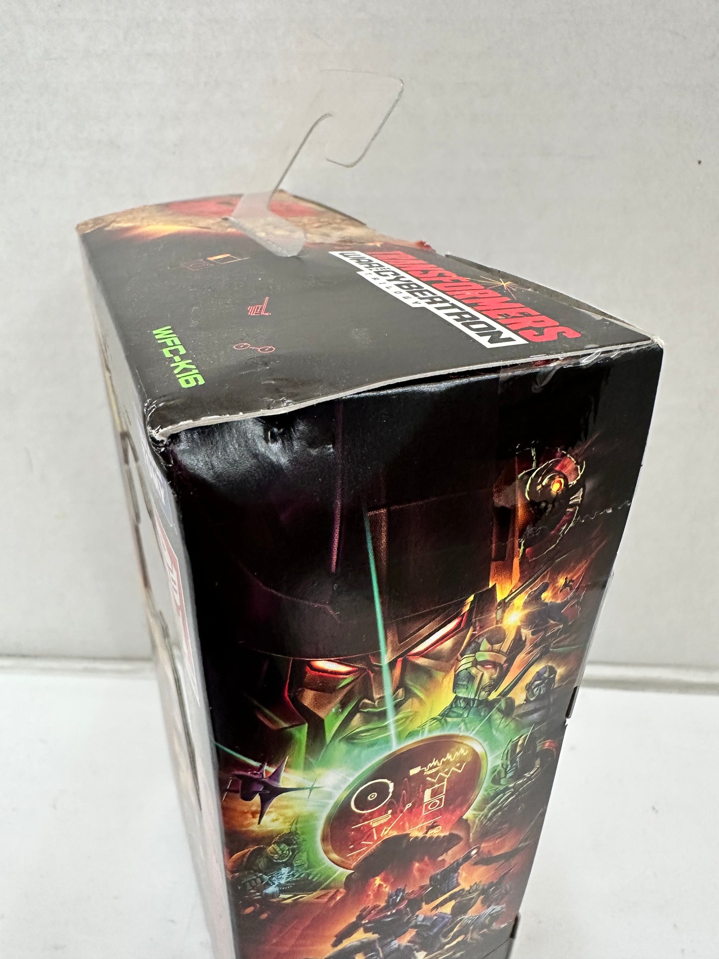 Transformers War for Cybertron: Kingdom Deluxe Huffer Action Figure