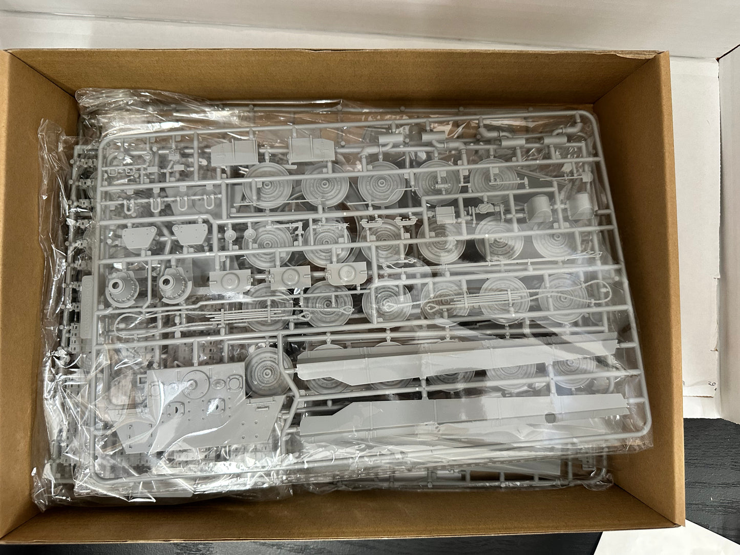 1/35 E-60 “Sabeltiger” w/128mm Gun Fist of War Modelcollect #UA35019 Sealed MISB