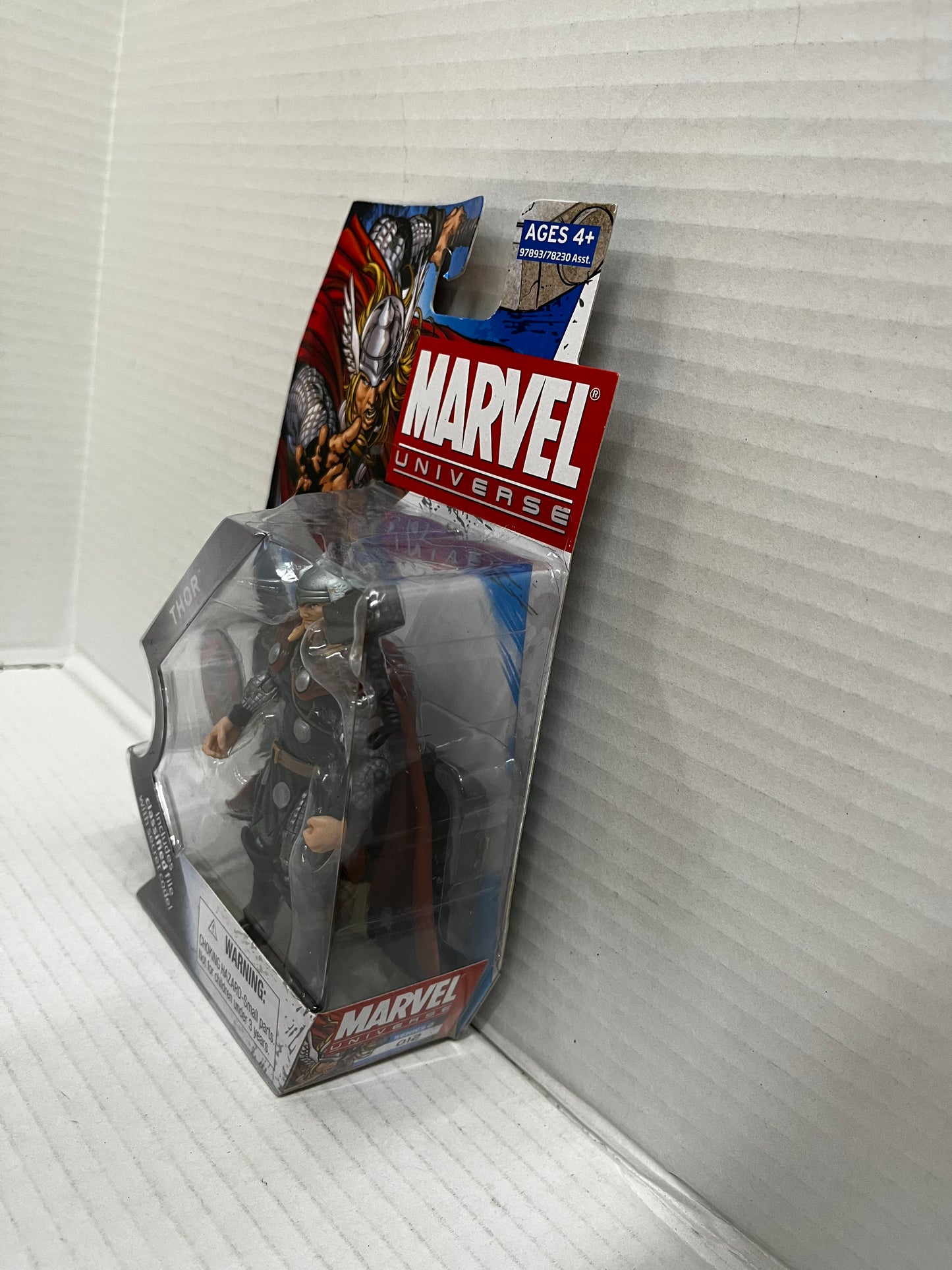 THOR Hasbro Marvel Universe 3.75 in Action Figure Series 2 #012 NIB Avengers