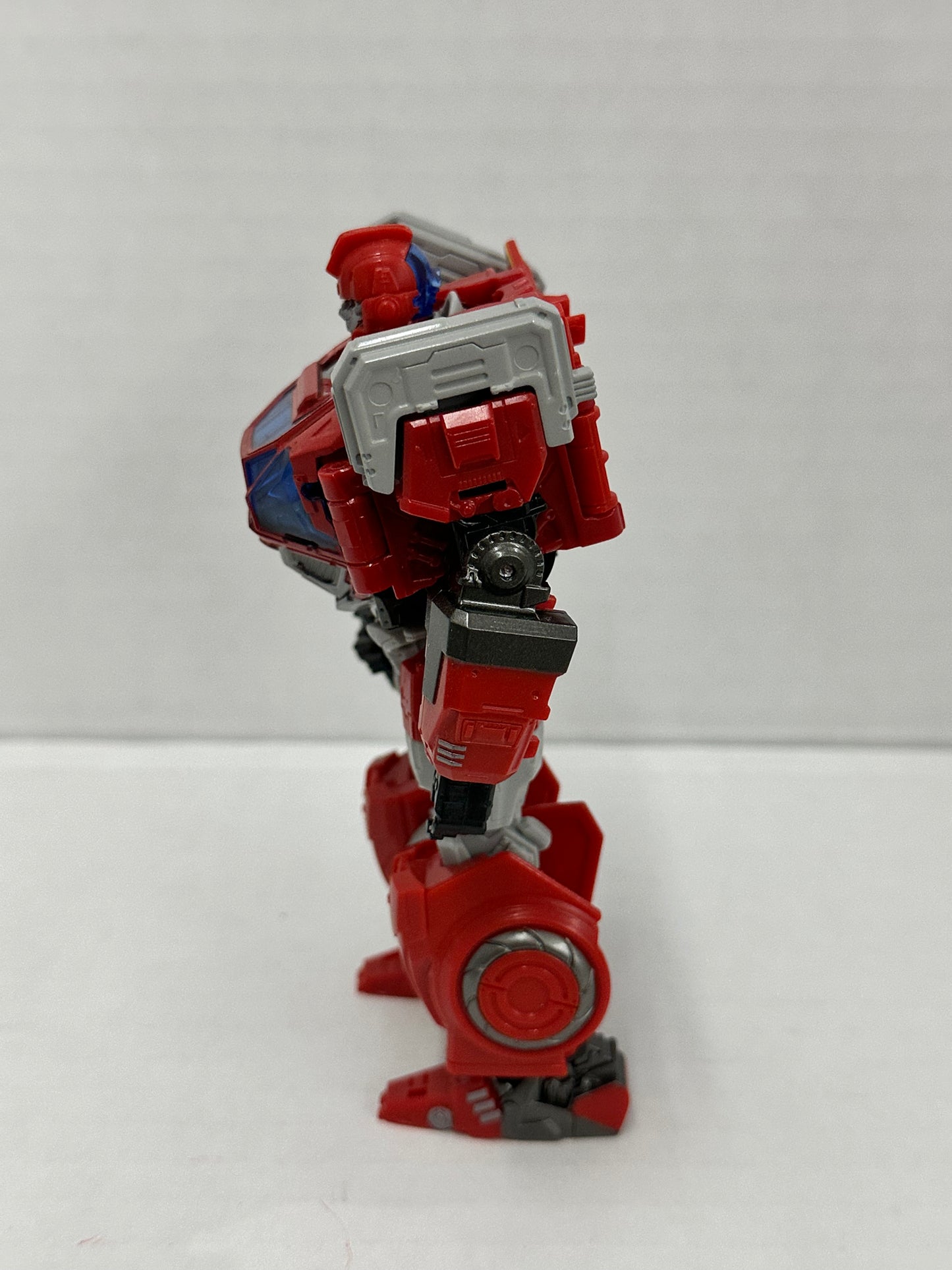Transformers Ironhide Complete SS-84 Studio Series Deluxe Class
