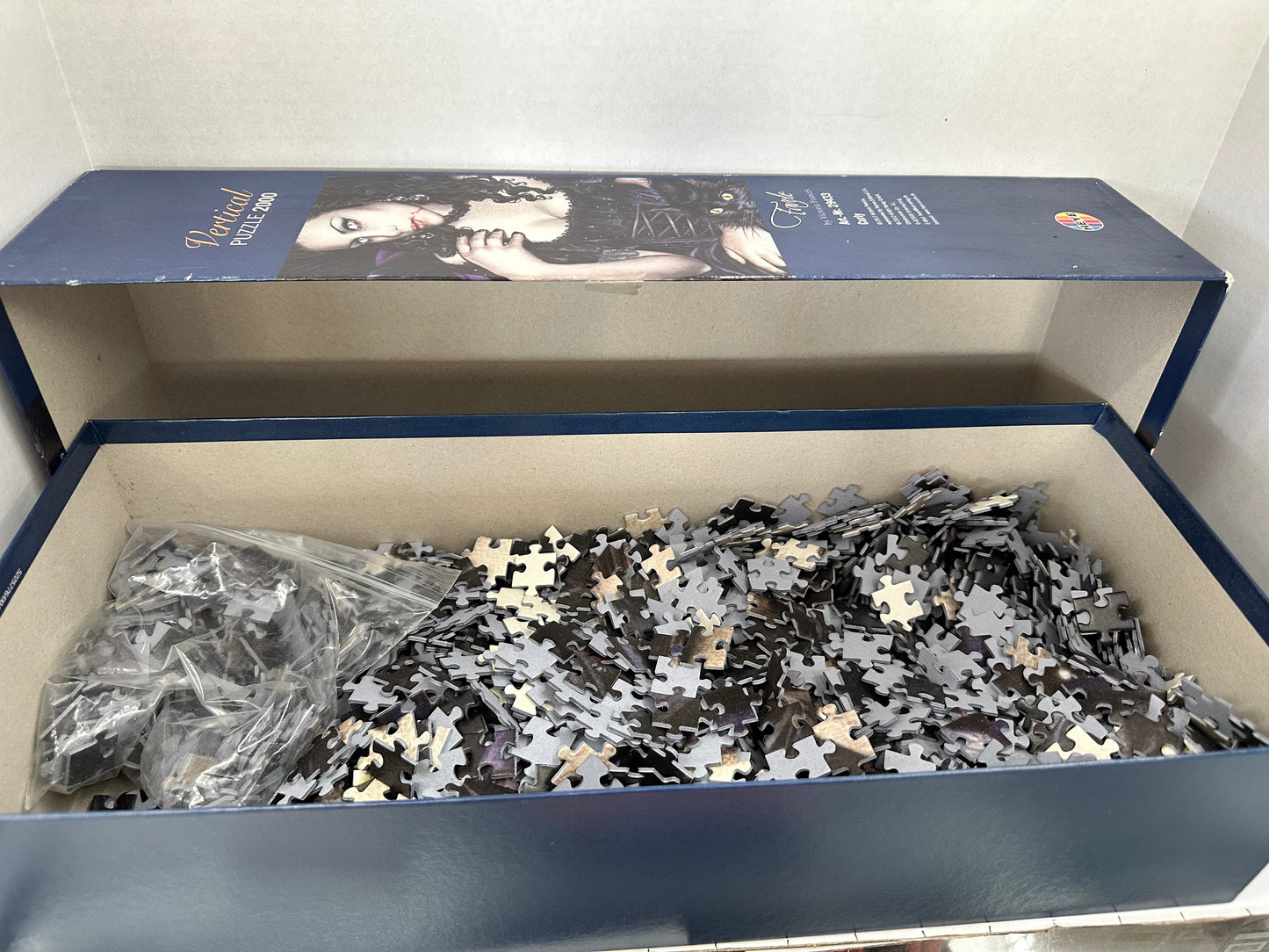 Heye Verticle Puzzle Favole by Victoria Frances 2000 Pieces Jigsaw Puzzle NEW
