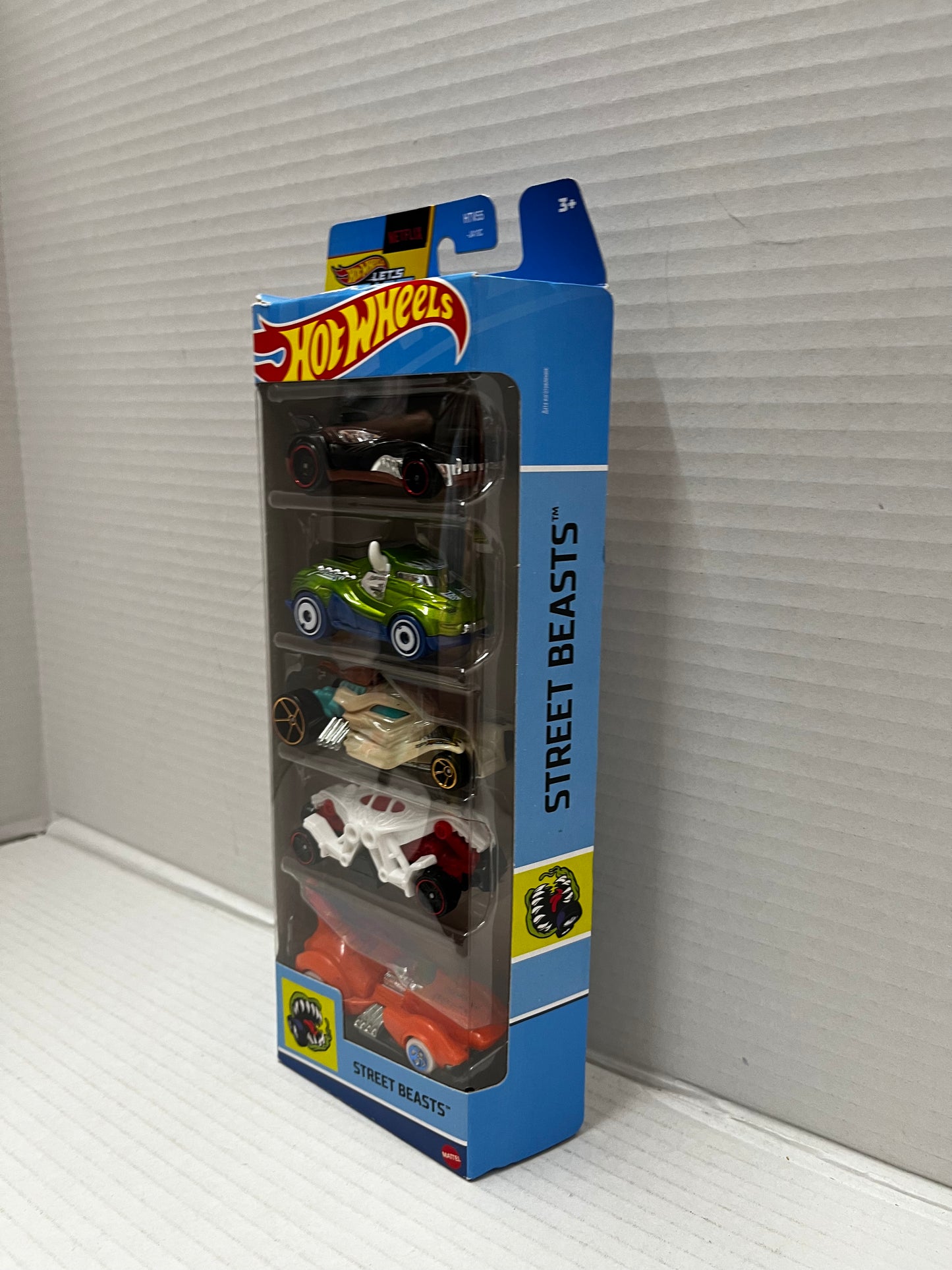 Hot Wheels Street Beasts 5 Pack HTV55 2024 Sealed Netflix Redline Wheels Top Car