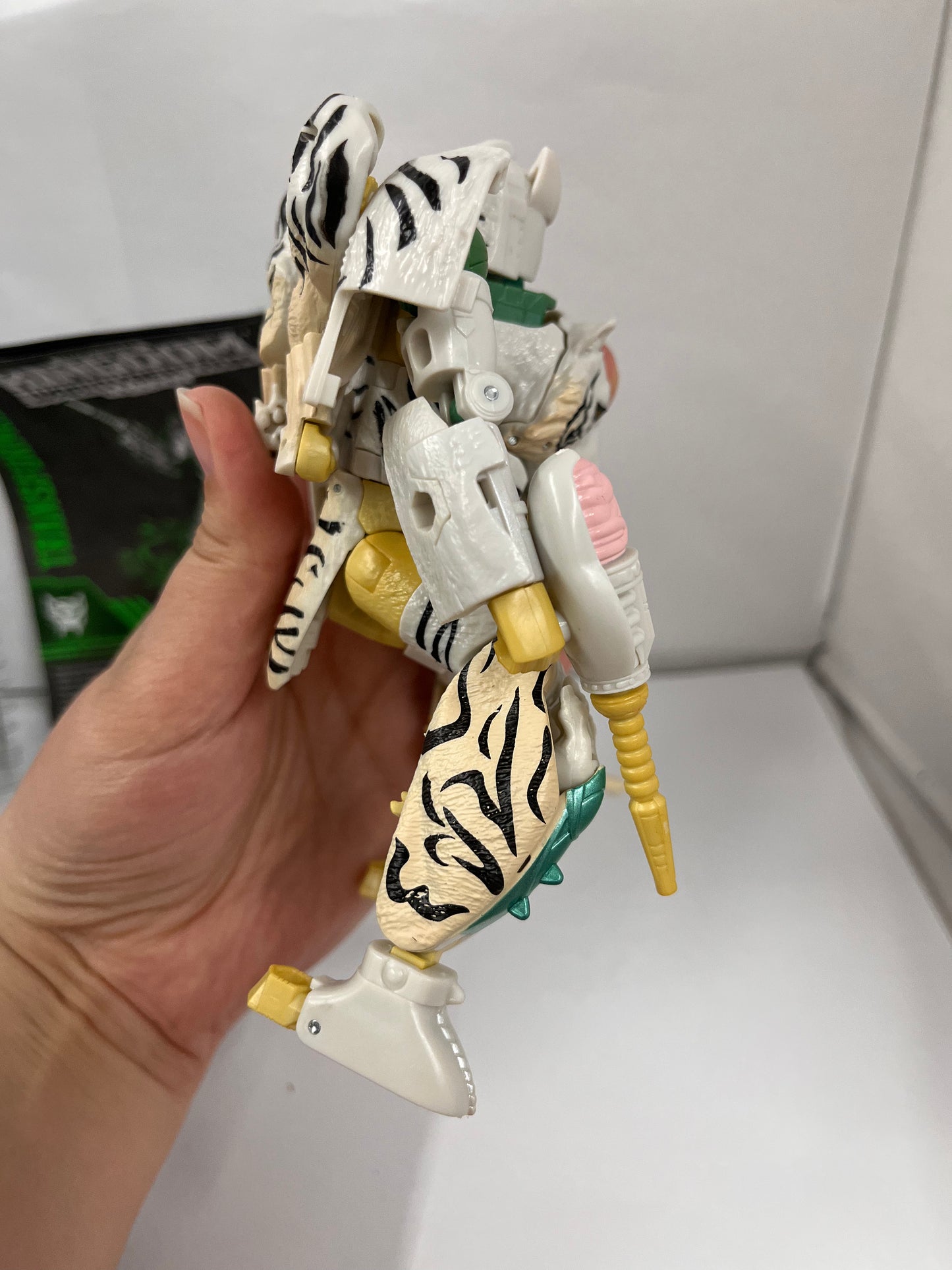 Transformers War For Cybertron Kingdom Voyager Tigatron Complete