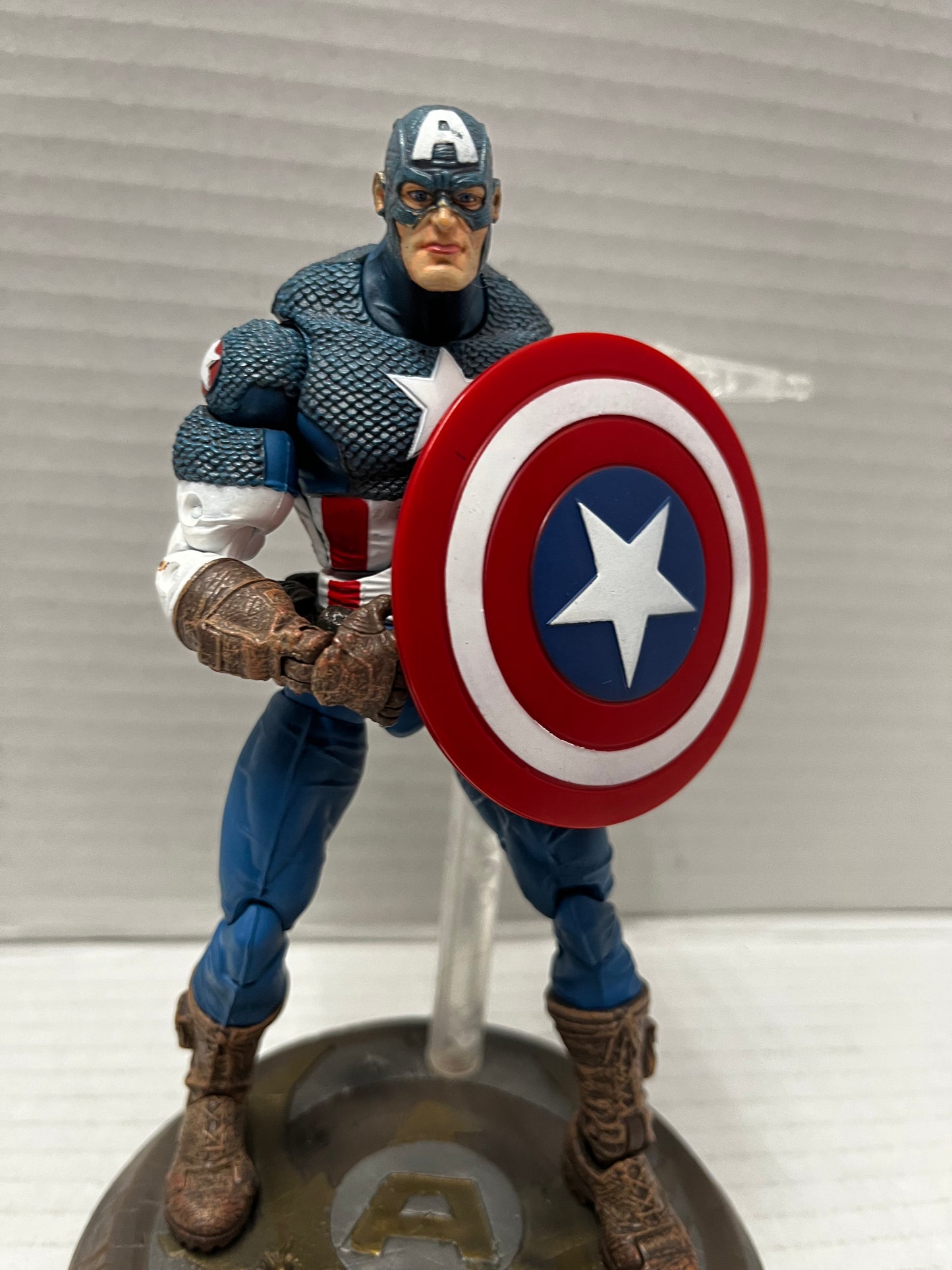 2004 Toy Biz - Marvel Legends - Ultimate Captain America Action Figure Series 8