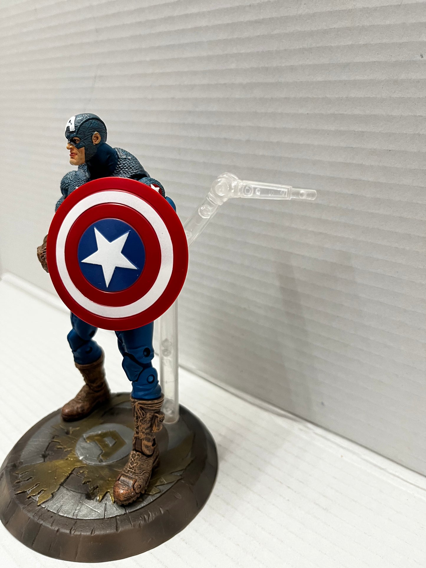 2004 Toy Biz - Marvel Legends - Ultimate Captain America Action Figure Series 8