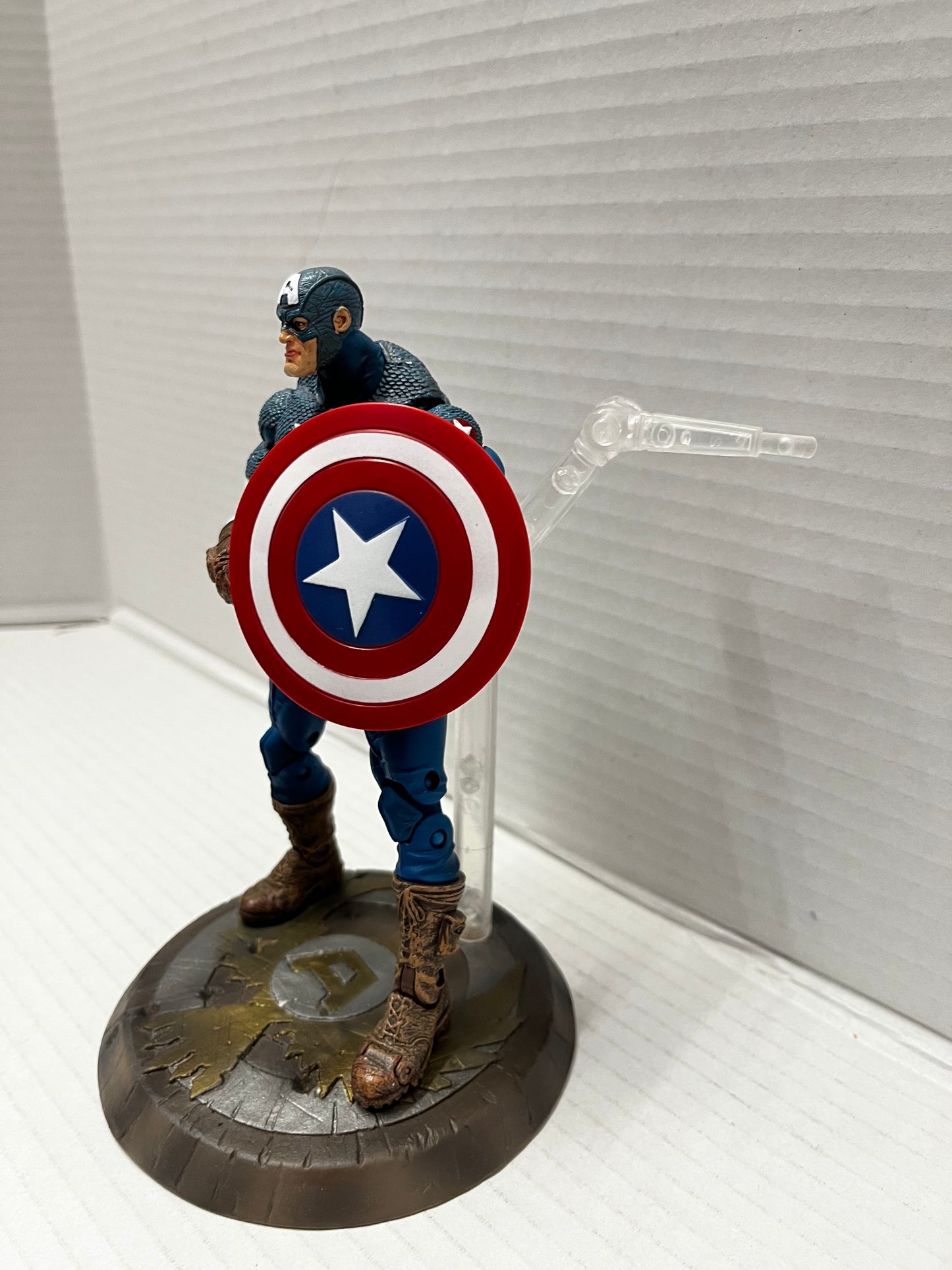 2004 Toy Biz - Marvel Legends - Ultimate Captain America Action Figure Series 8