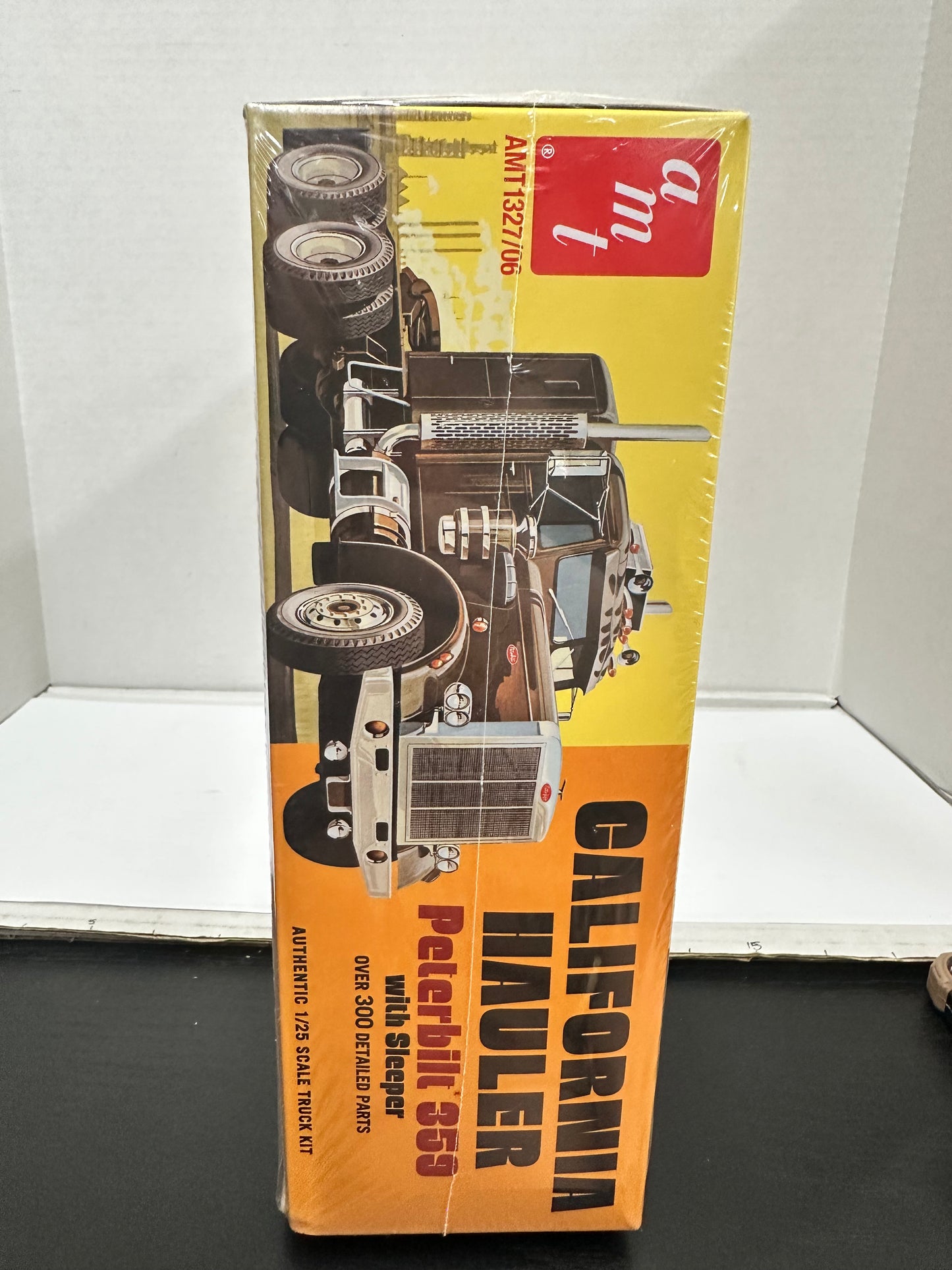 AMT California Hauler Peterbilt 359 Sleeper 1:25 Plastic Model Kit